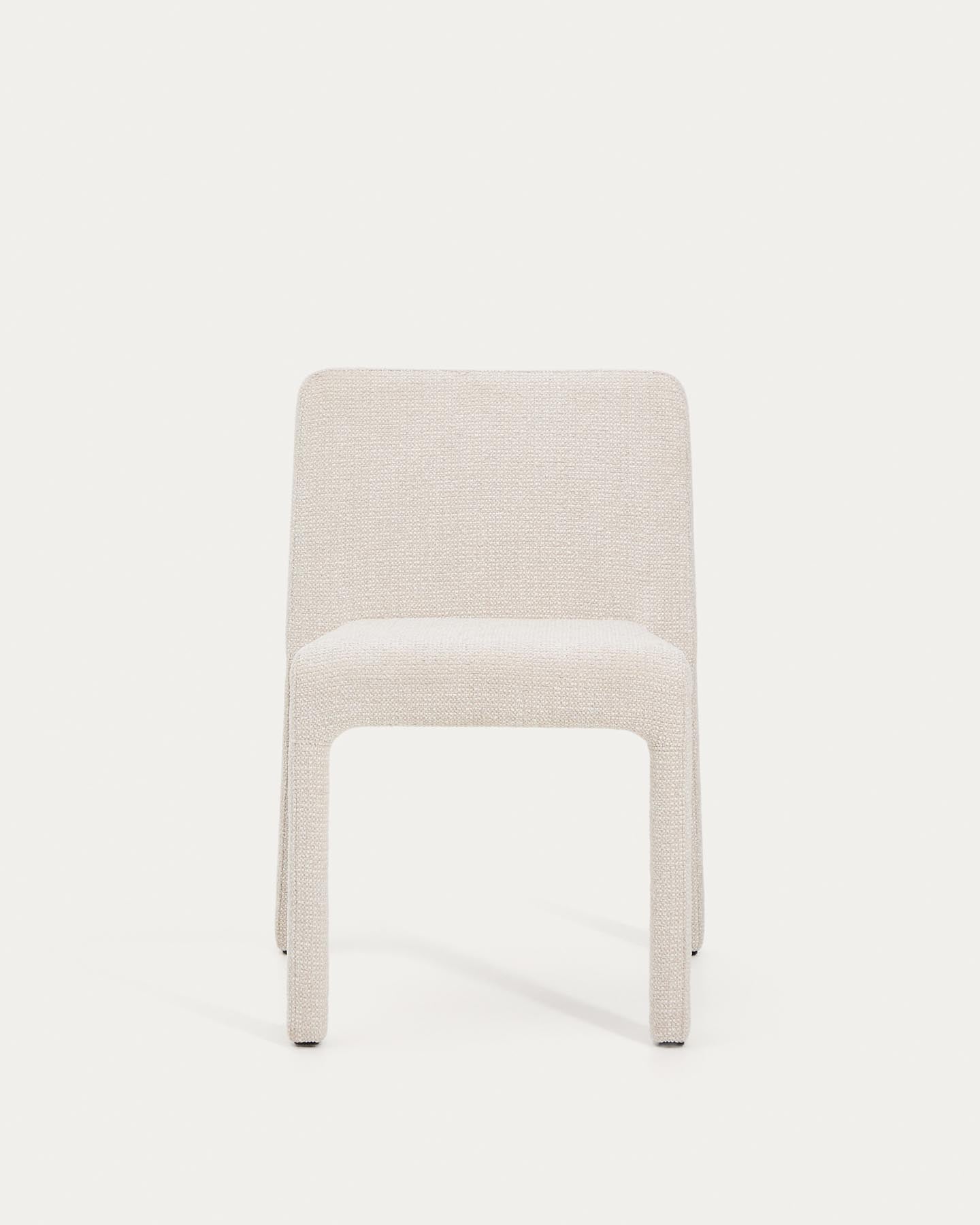 Stapelbarer Stuhl Loria mit beiger Chenille in Beige präsentiert im Onlineshop von KAQTU Design AG. Stuhl ist von Kave Home