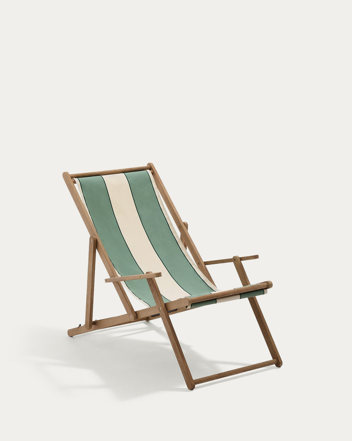 Grün-beige gestreifter klappbarer Outdoor-Liegestuhl Vilara aus massivem Akazienholz, FSC 100% in Grün, Weiss, Braun präsentiert im Onlineshop von KAQTU Design AG. Liegestuhl ist von Kave Home