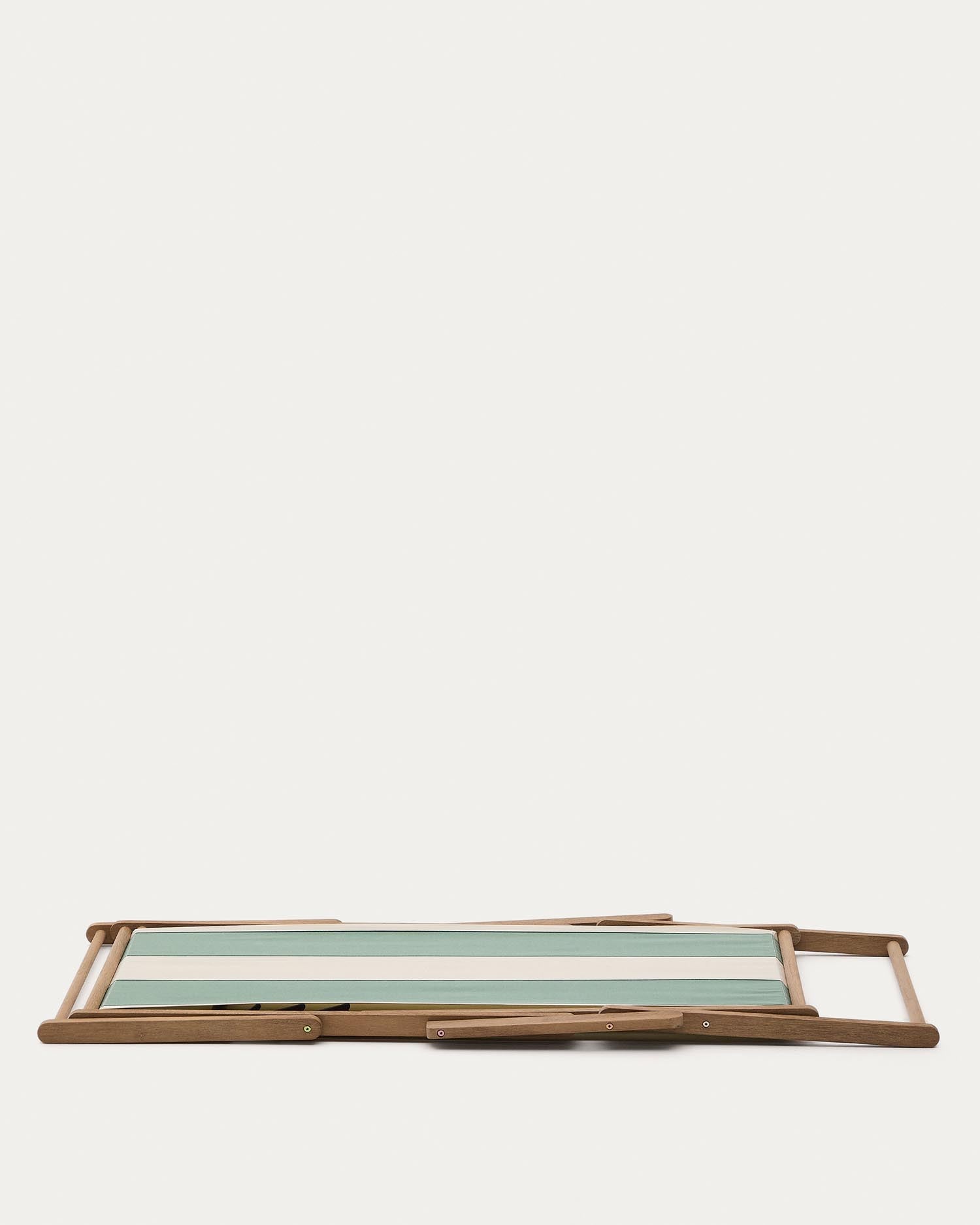 Grün-beige gestreifter klappbarer Outdoor-Liegestuhl Vilara aus massivem Akazienholz, FSC 100% in Grün präsentiert im Onlineshop von KAQTU Design AG. Liegestuhl ist von Kave Home