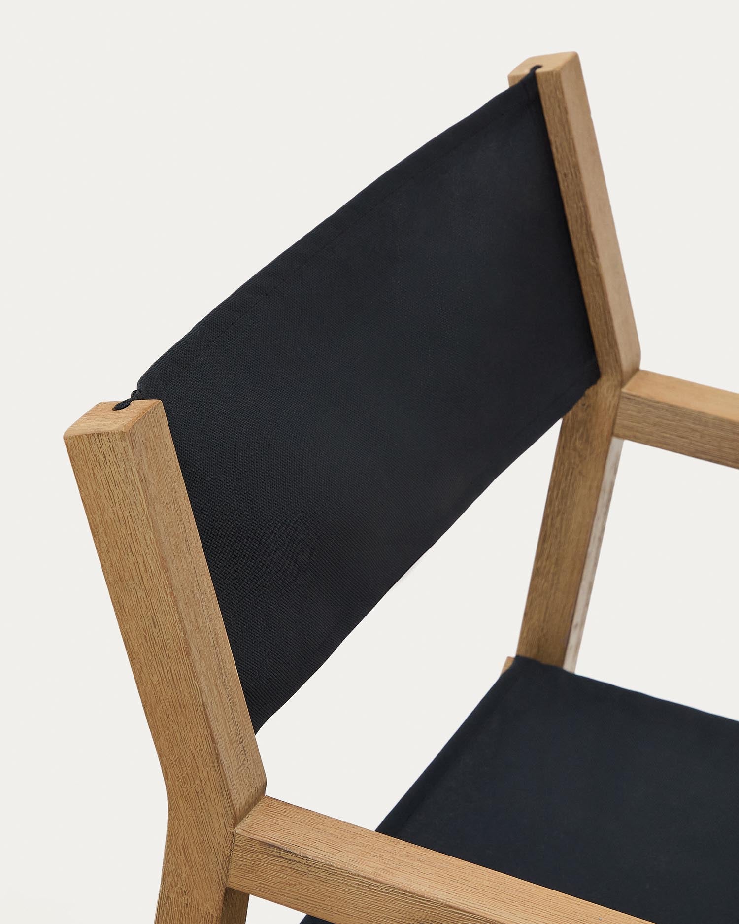 Outdoor-Klappstuhl Vilara in Schwarz aus massivem Akazienholz FSC 100% in Schwarz präsentiert im Onlineshop von KAQTU Design AG. Gartenstuhl ist von Kave Home