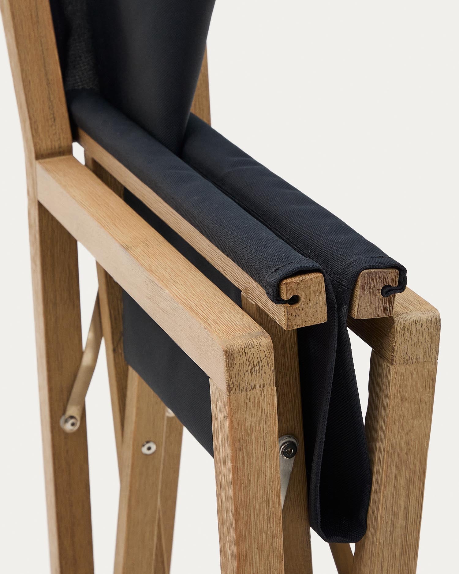 Outdoor-Klappstuhl Vilara in Schwarz aus massivem Akazienholz FSC 100% in Schwarz präsentiert im Onlineshop von KAQTU Design AG. Gartenstuhl ist von Kave Home