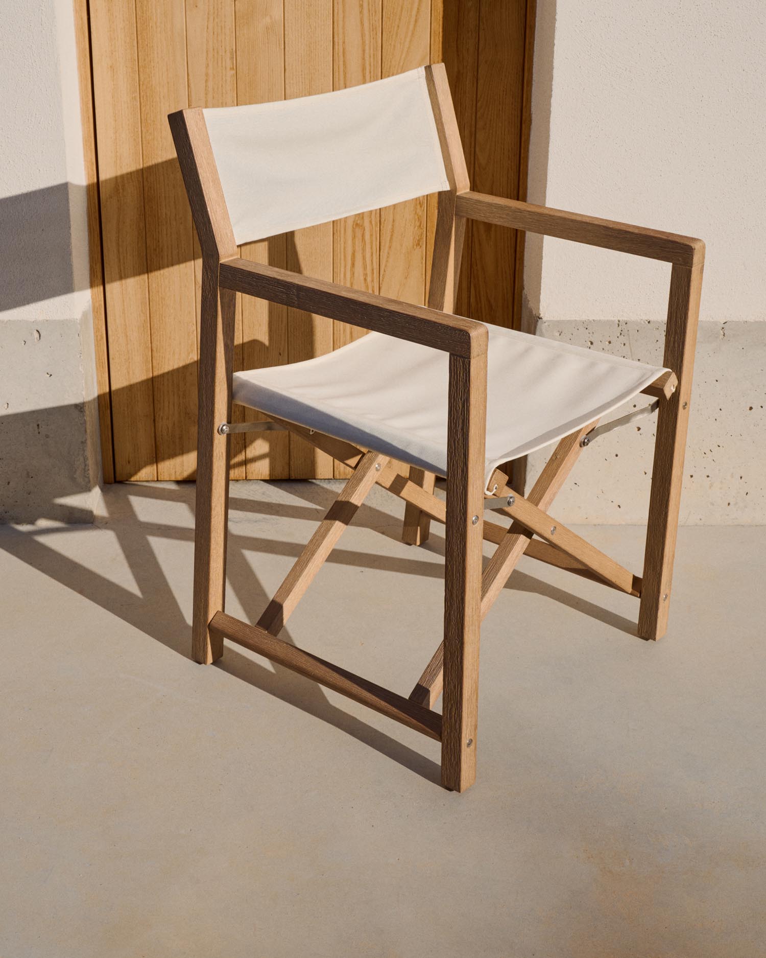 Outdoor-Klappstuhl Vilara in Weiß aus massivem Akazienholz FSC 100% in Weiss präsentiert im Onlineshop von KAQTU Design AG. Gartenstuhl ist von Kave Home
