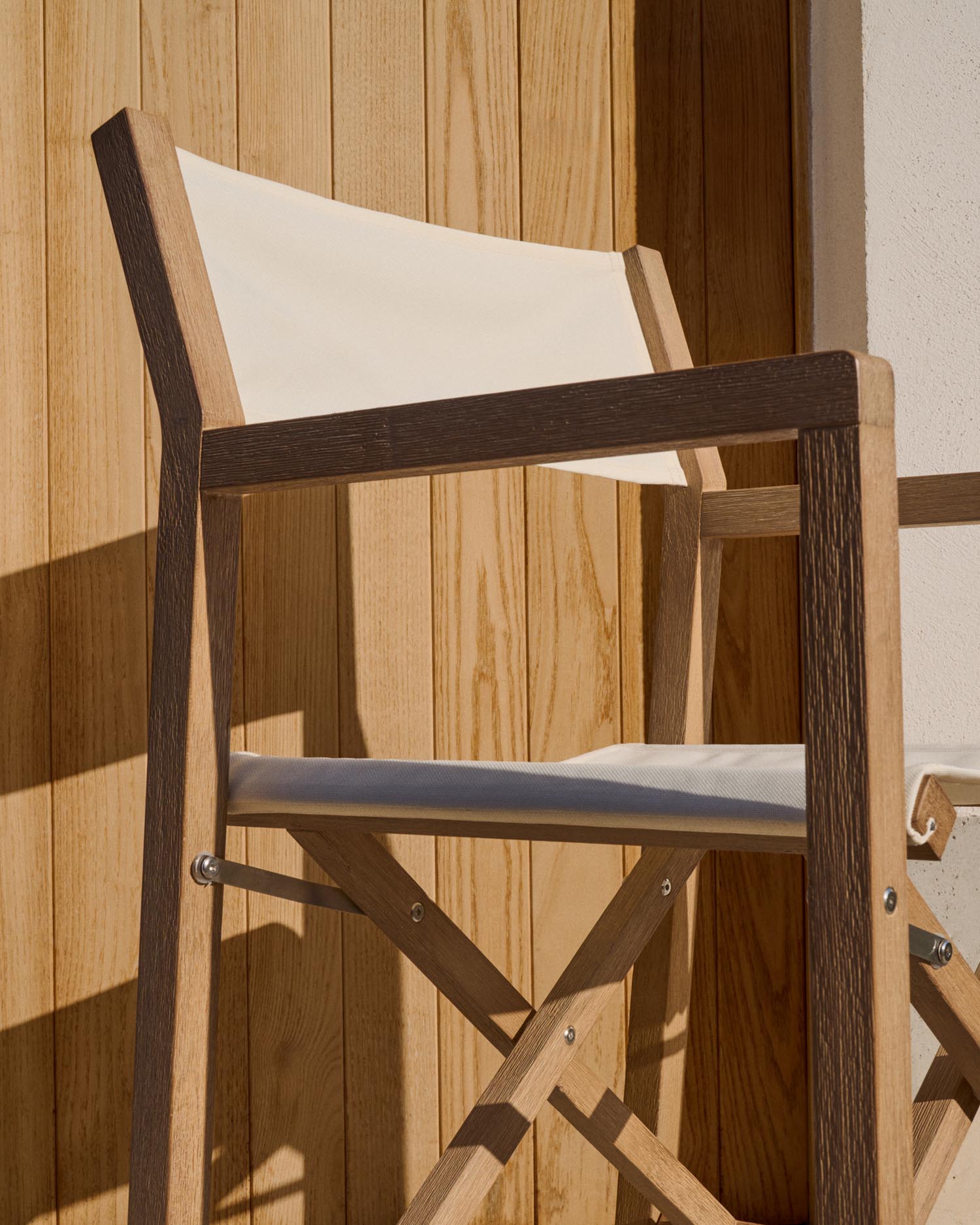 Outdoor-Klappstuhl Vilara in Weiß aus massivem Akazienholz FSC 100% in Weiss präsentiert im Onlineshop von KAQTU Design AG. Gartenstuhl ist von Kave Home