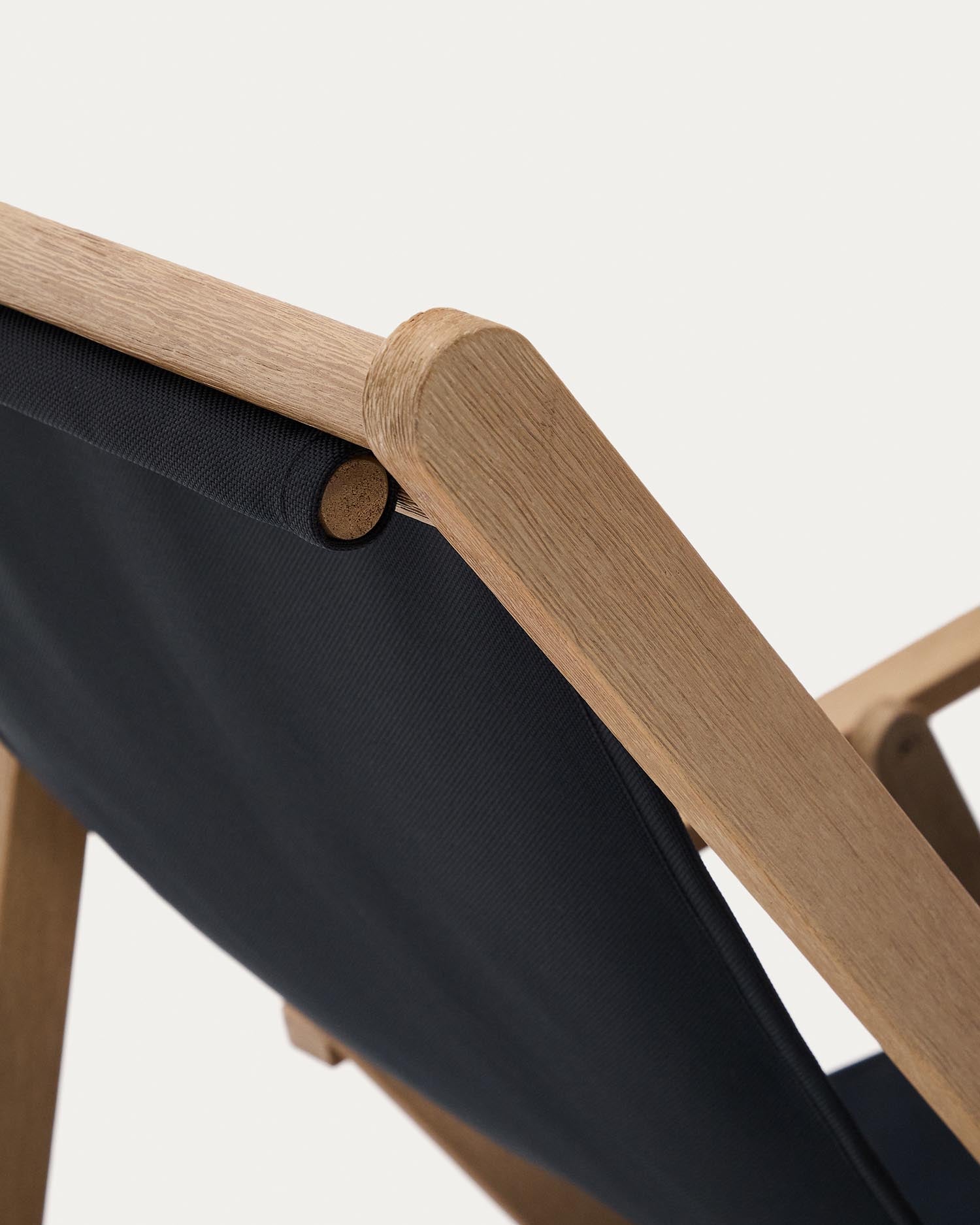 Klappbarer Outdoor-Liegestuhl Vilara in Schwarz aus massivem Akazienholz FSC 100% in Schwarz präsentiert im Onlineshop von KAQTU Design AG. Liegestuhl ist von Kave Home