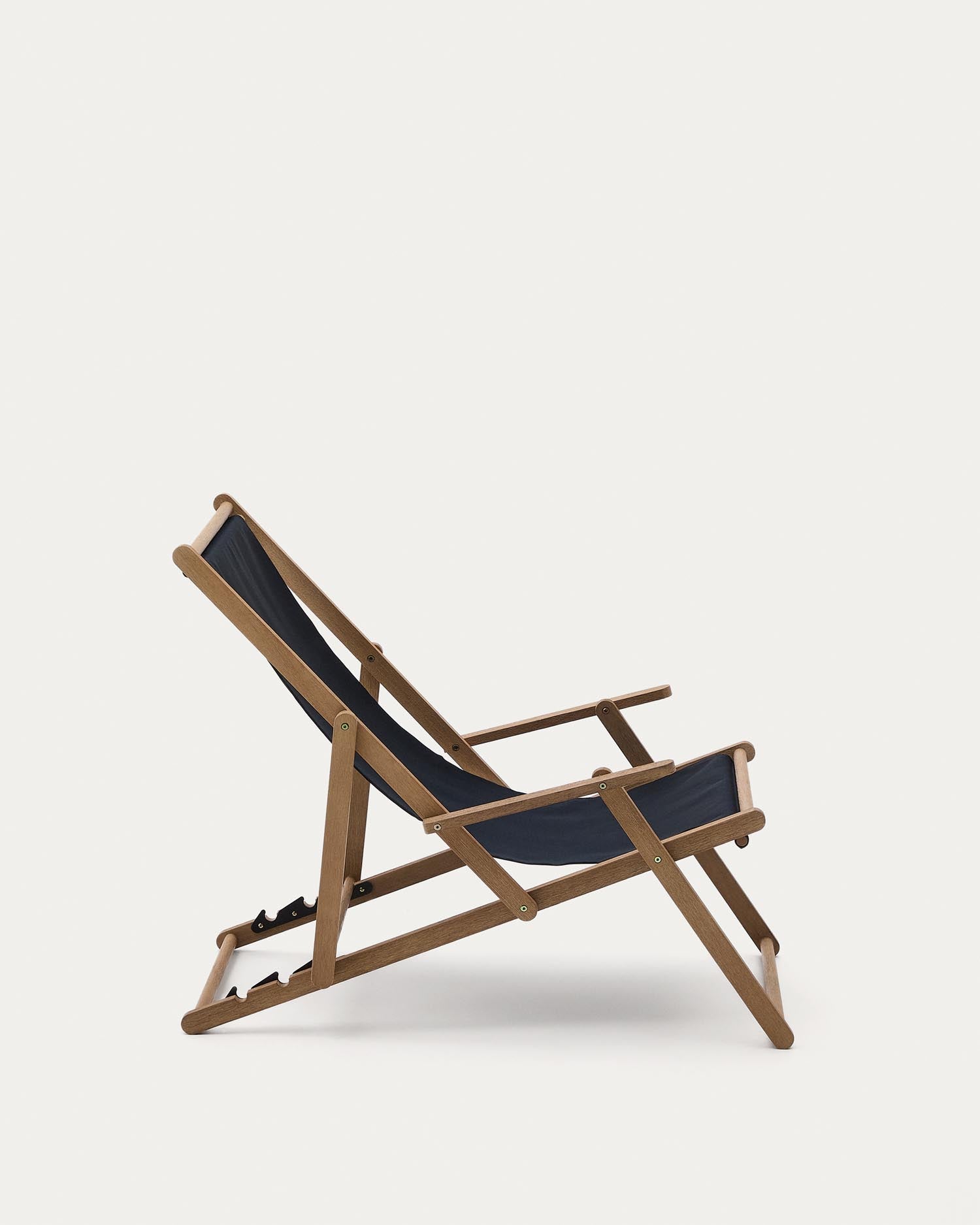 Klappbarer Outdoor-Liegestuhl Vilara in Schwarz aus massivem Akazienholz FSC 100% in Schwarz präsentiert im Onlineshop von KAQTU Design AG. Liegestuhl ist von Kave Home