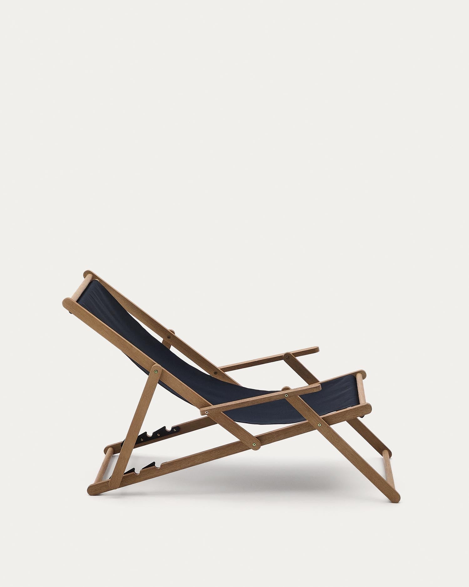 Klappbarer Outdoor-Liegestuhl Vilara in Schwarz aus massivem Akazienholz FSC 100% in Schwarz präsentiert im Onlineshop von KAQTU Design AG. Liegestuhl ist von Kave Home