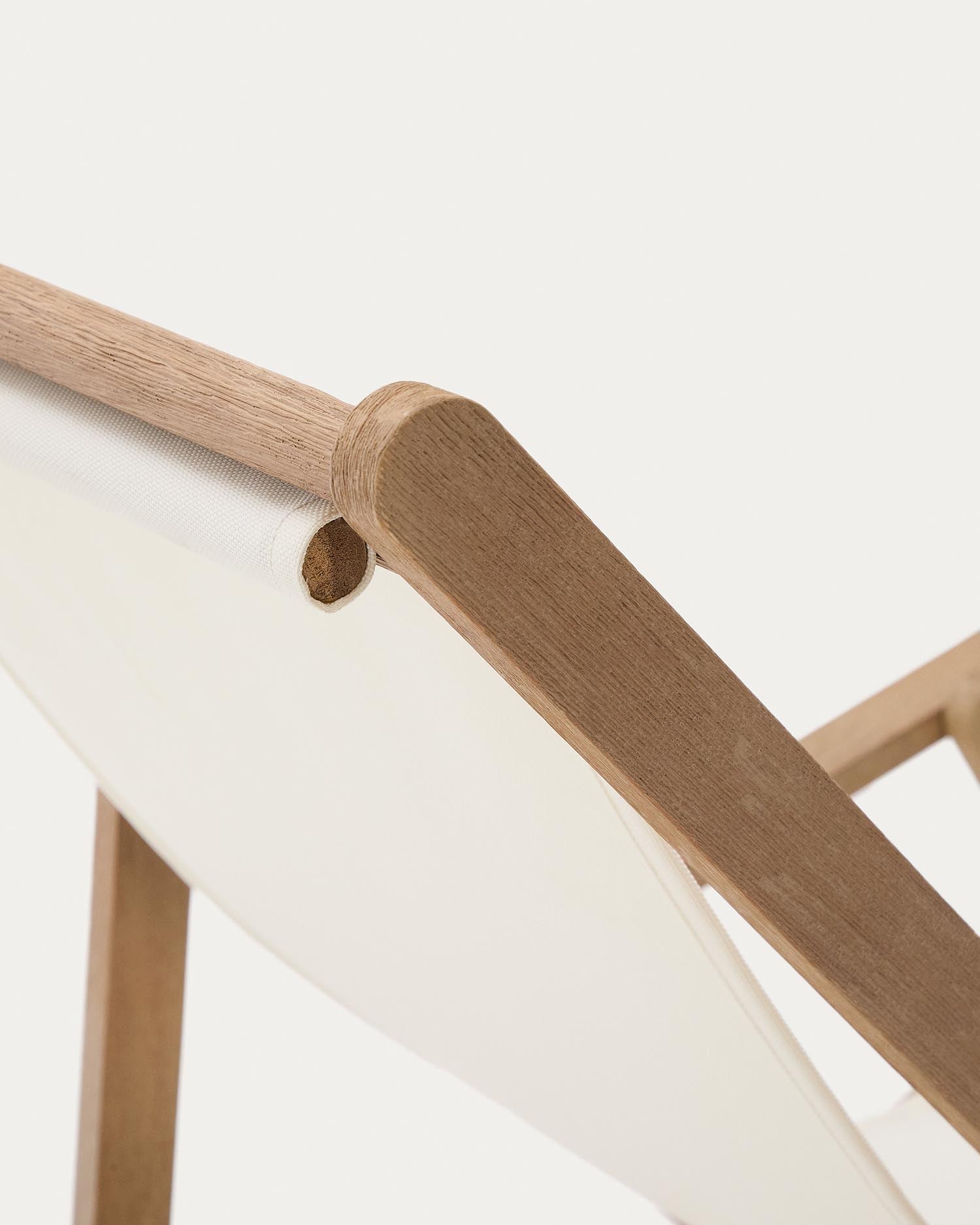 Klappbarer Outdoor-Liegestuhl Vilara in Weiß aus massivem Akazienholz FSC 100% in Weiss präsentiert im Onlineshop von KAQTU Design AG. Liegestuhl ist von Kave Home