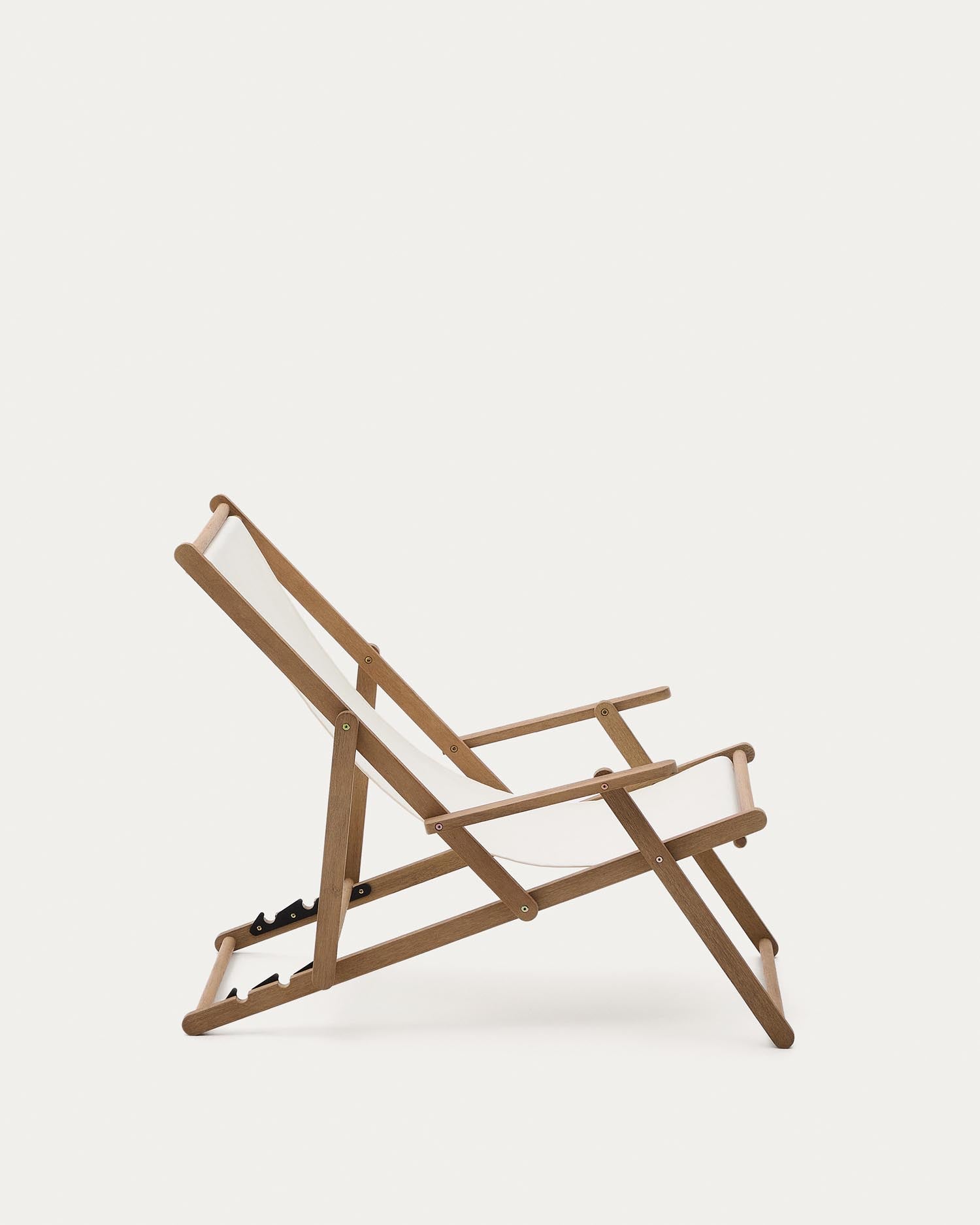 Klappbarer Outdoor-Liegestuhl Vilara in Weiß aus massivem Akazienholz FSC 100% in Weiss präsentiert im Onlineshop von KAQTU Design AG. Liegestuhl ist von Kave Home