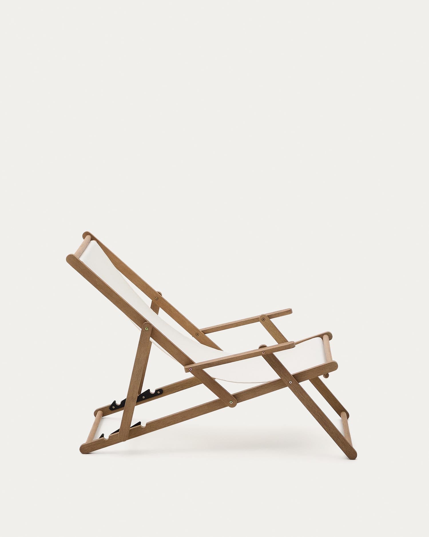 Klappbarer Outdoor-Liegestuhl Vilara in Weiß aus massivem Akazienholz FSC 100% in Weiss präsentiert im Onlineshop von KAQTU Design AG. Liegestuhl ist von Kave Home