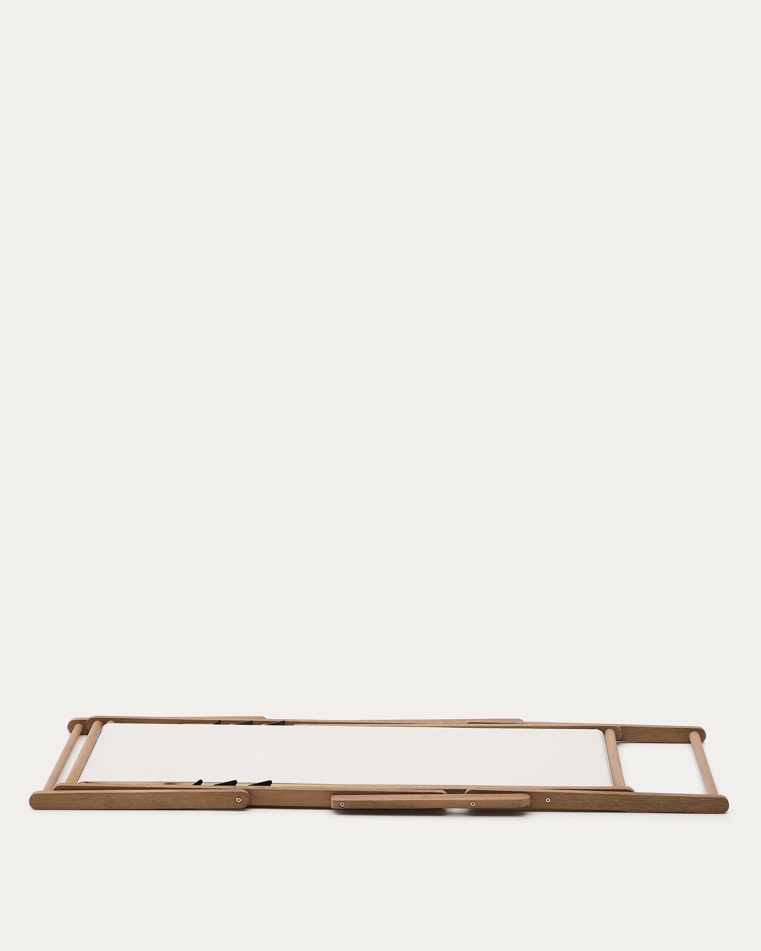 Klappbarer Outdoor-Liegestuhl Vilara in Weiß aus massivem Akazienholz FSC 100% in Weiss präsentiert im Onlineshop von KAQTU Design AG. Liegestuhl ist von Kave Home
