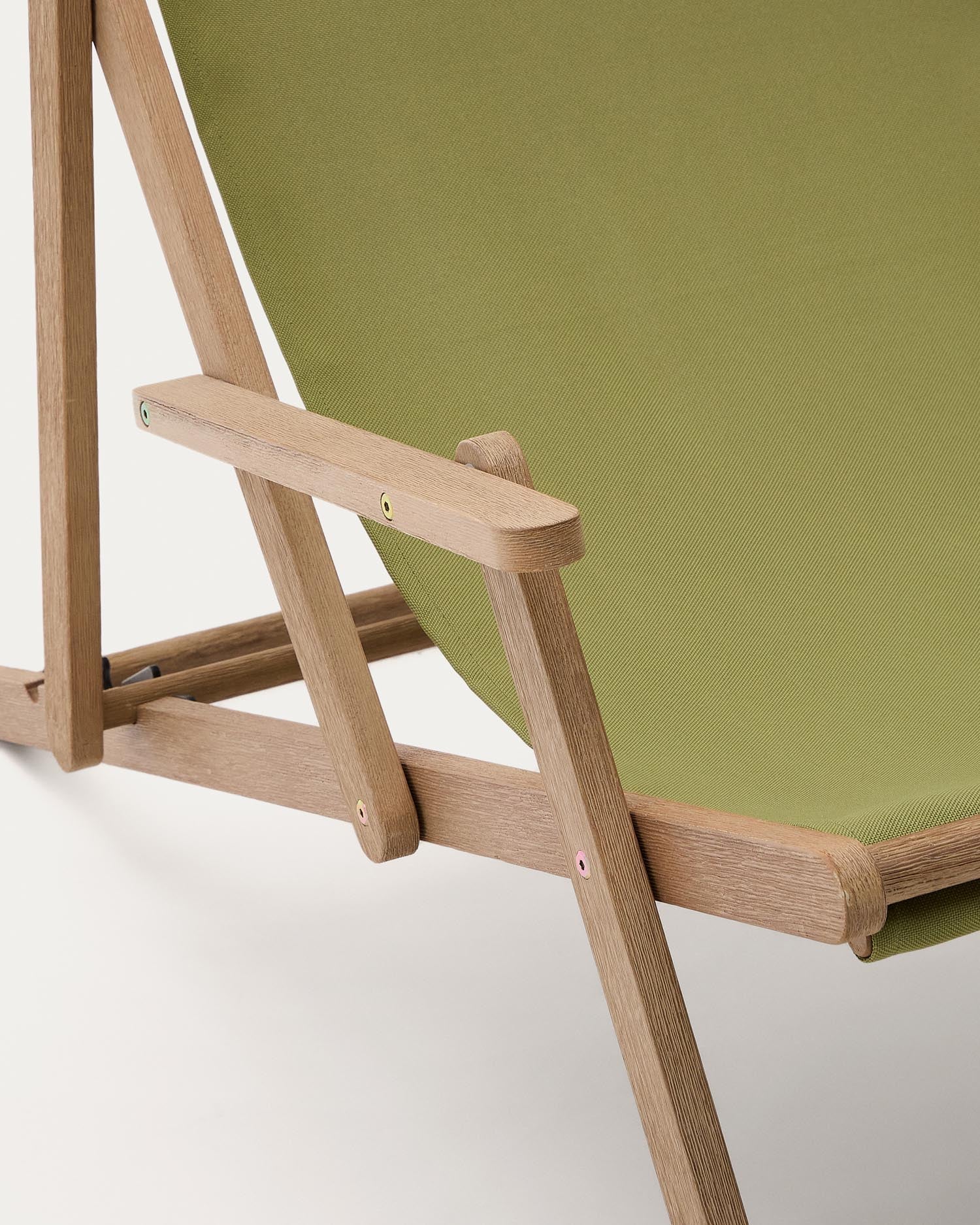 Klappbarer Outdoor-Liegestuhl Vilara in Grün aus massivem Akazienholz FSC 100% in Grün präsentiert im Onlineshop von KAQTU Design AG. Liegestuhl ist von Kave Home