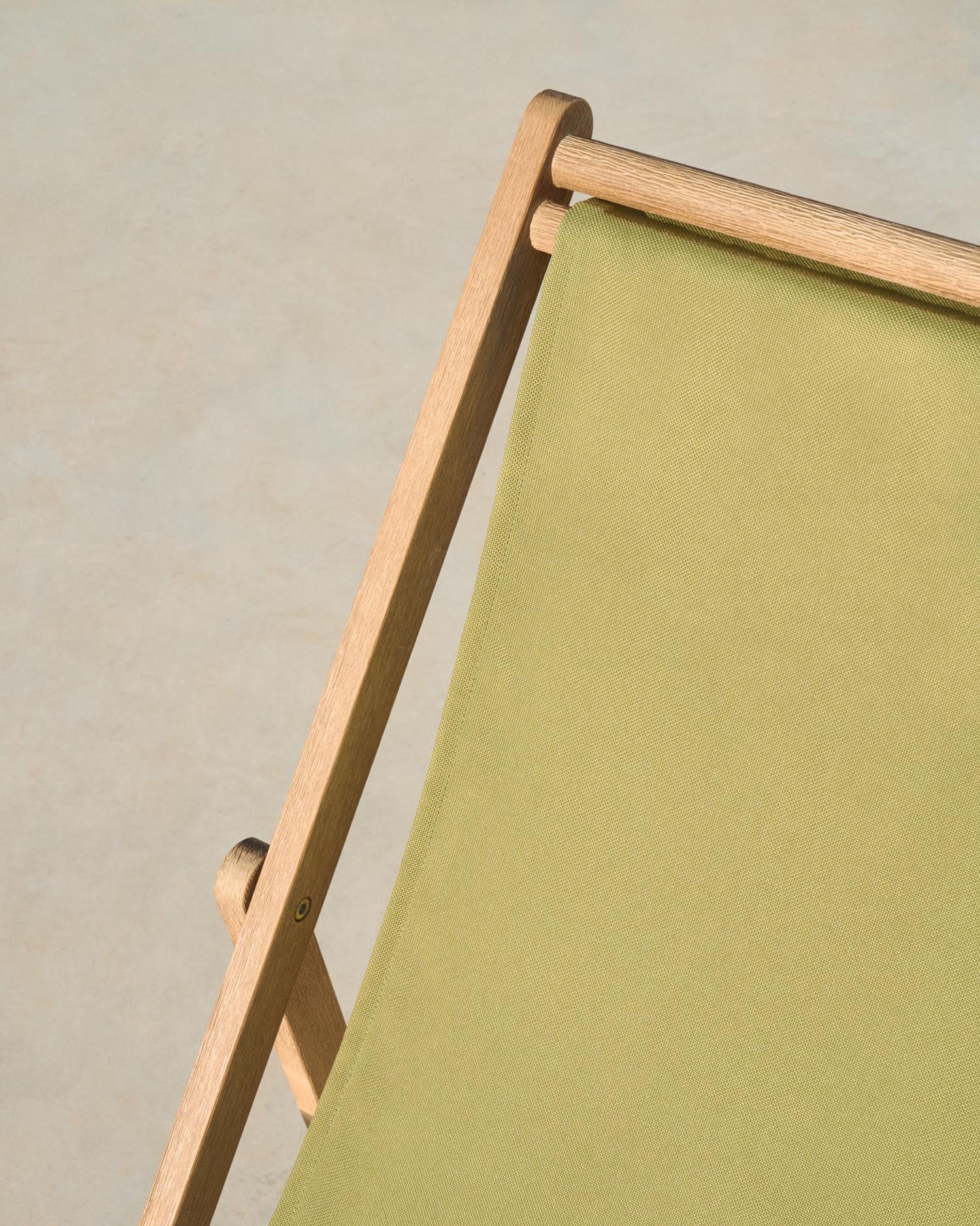 Klappbarer Outdoor-Liegestuhl Vilara in Grün aus massivem Akazienholz FSC 100% in Grün präsentiert im Onlineshop von KAQTU Design AG. Liegestuhl ist von Kave Home