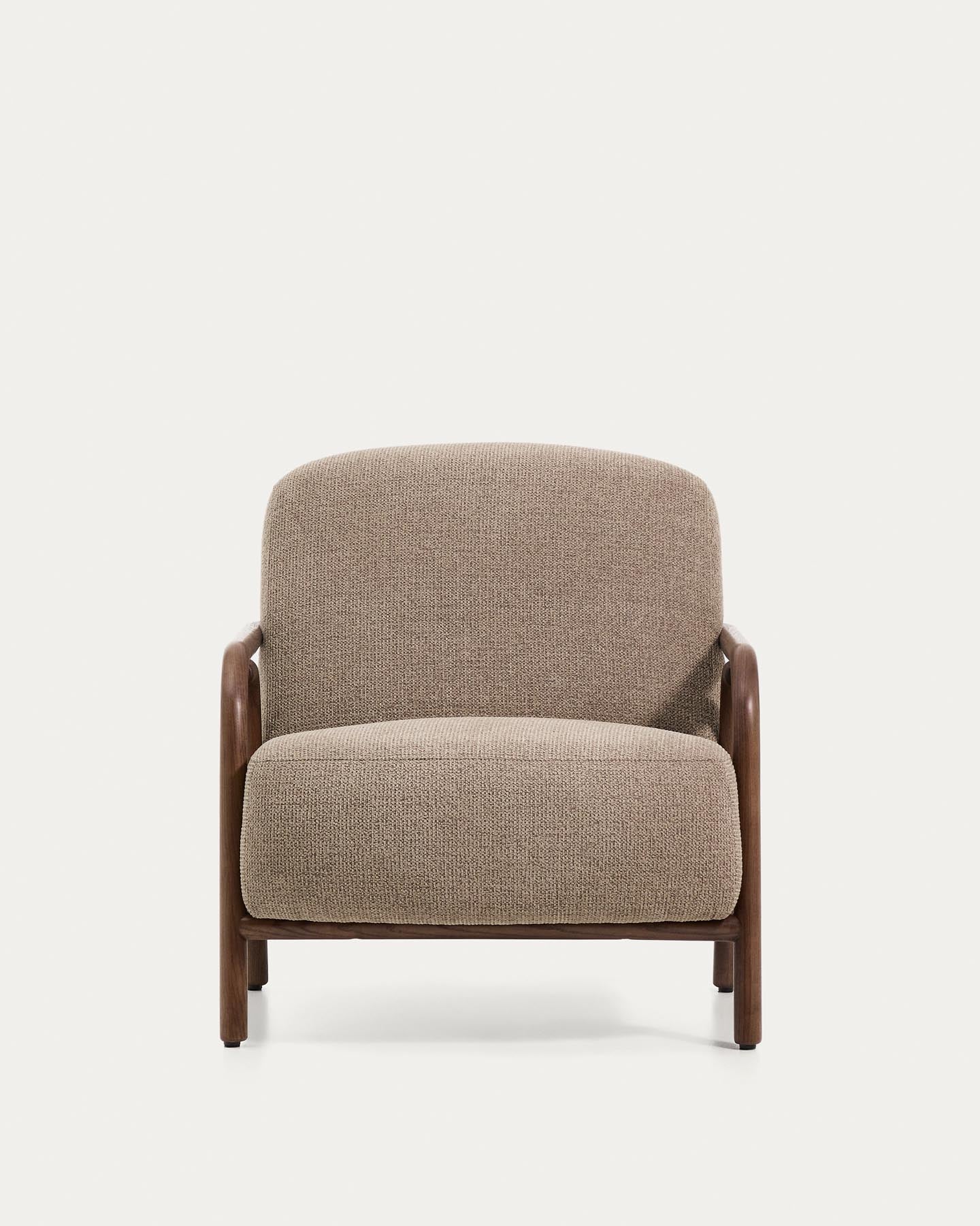 Sessel Sylo aus taupefarbener Chenille und massivem Eschenholz mit nussbaumfarbenem Finish, FSC 100 % in Taupe präsentiert im Onlineshop von KAQTU Design AG. Sessel ist von Kave Home