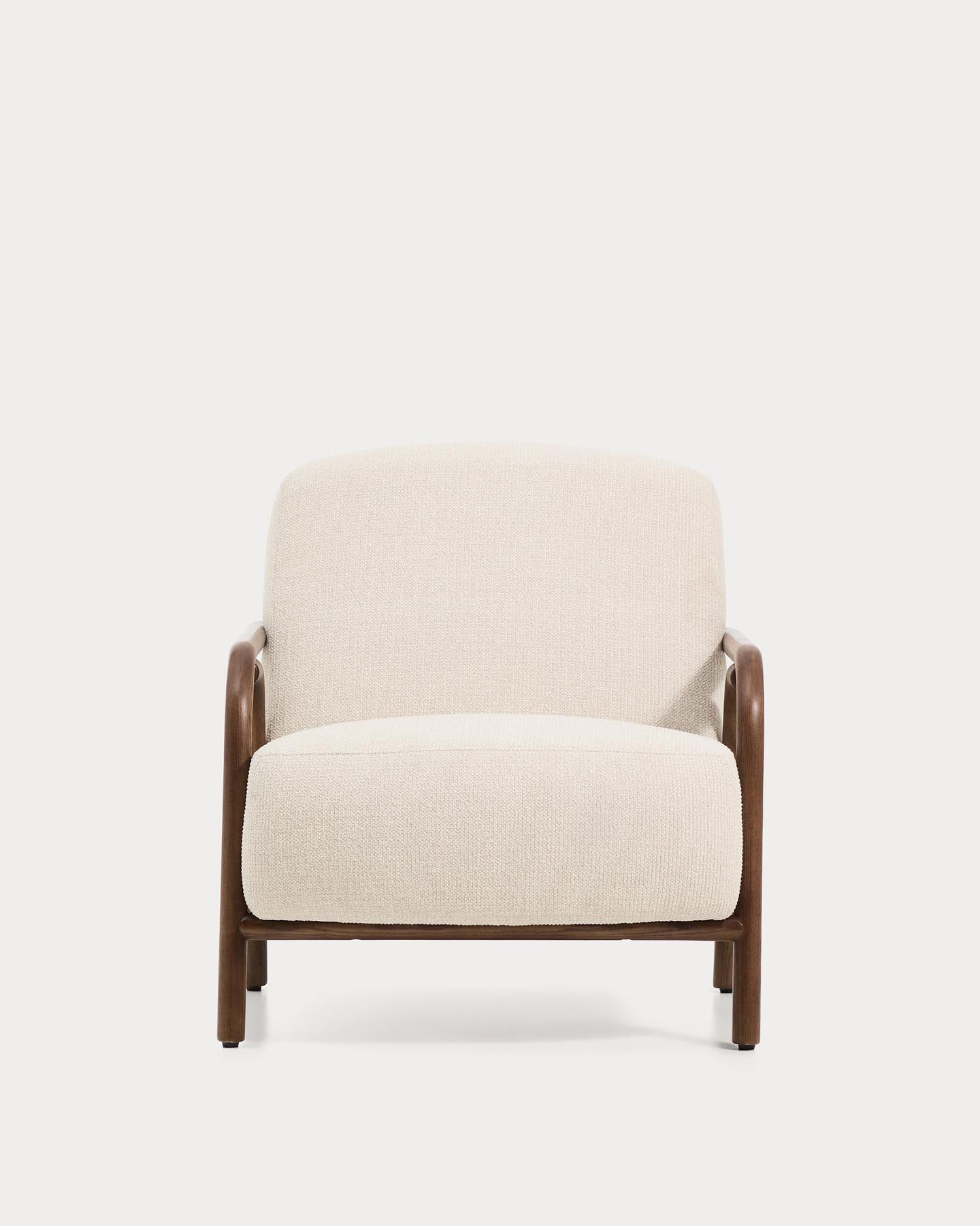 Sessel Sylo aus beiger Chenille und massivem Eschenholz mit nussbaumfarbenem Finish, FSC 100 % in Beige präsentiert im Onlineshop von KAQTU Design AG. Sessel ist von Kave Home
