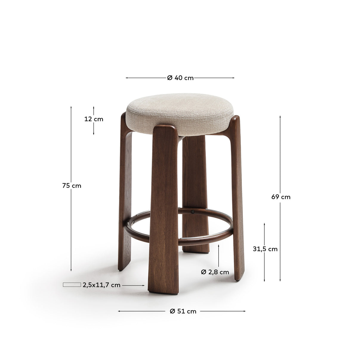 Hocker Granite aus beigefarbener Chenille und massivem Eschenholz mit nussbaumfarbenem Finish, FSC 100%, 75 cm in Beige, Dunkelbraun präsentiert im Onlineshop von KAQTU Design AG. Barstuhl ist von Kave Home