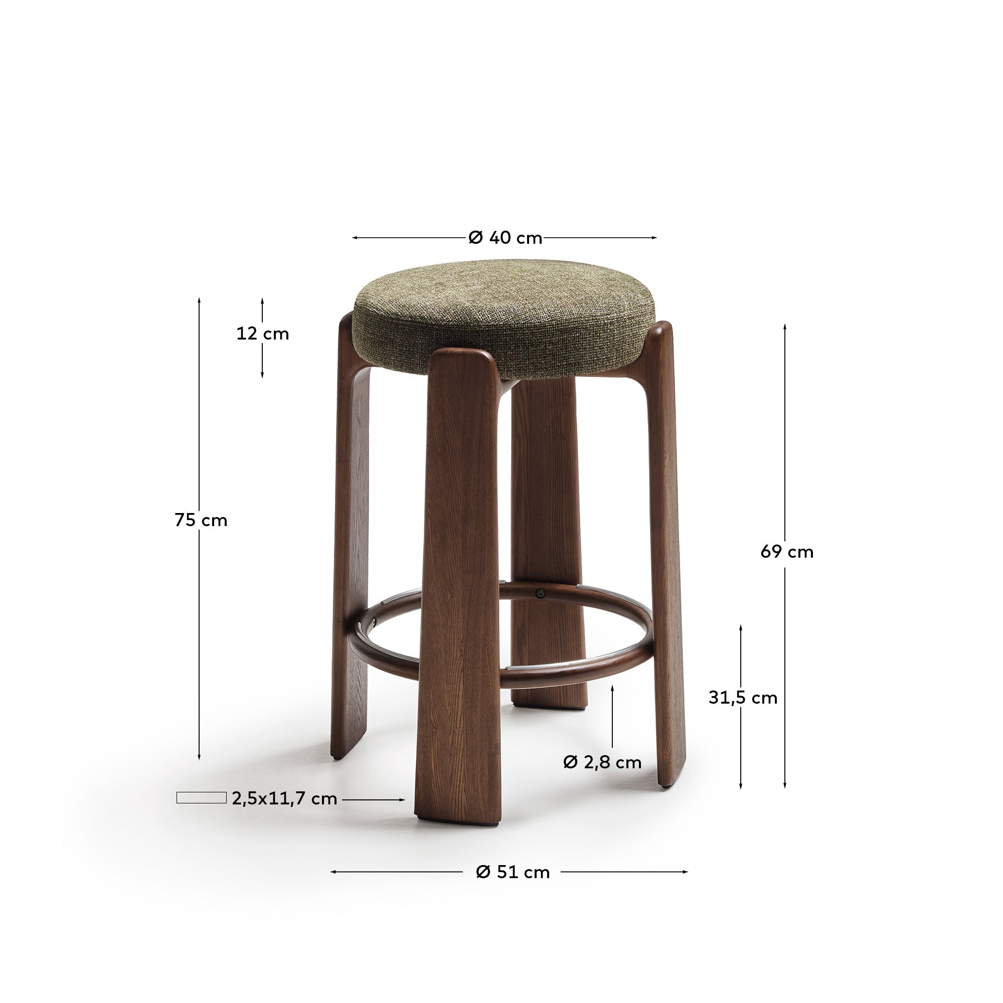 Hocker Granite, schwer entflammbar, aus grüner Chenille und massivem Eschenholz mit nussbaumfarbenem Finish, FSC 100 %, 75 cm in Grün präsentiert im Onlineshop von KAQTU Design AG. Barhocker ist von Kave Home