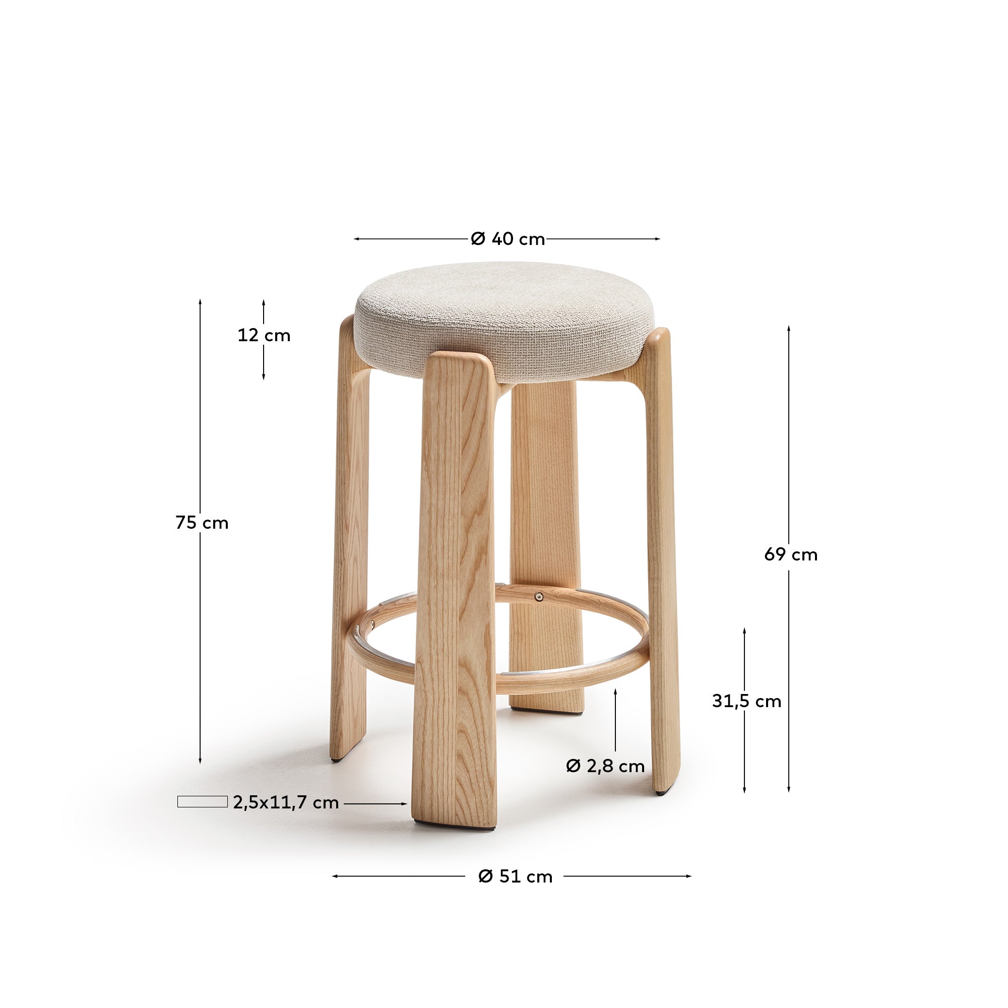 Hocker Granite, schwer entflammbar, aus beiger Chenille und massivem Eschenholz mit naturfarbenem Finish, FSC 100 %, 75 cm in Beige präsentiert im Onlineshop von KAQTU Design AG. Barhocker ist von Kave Home