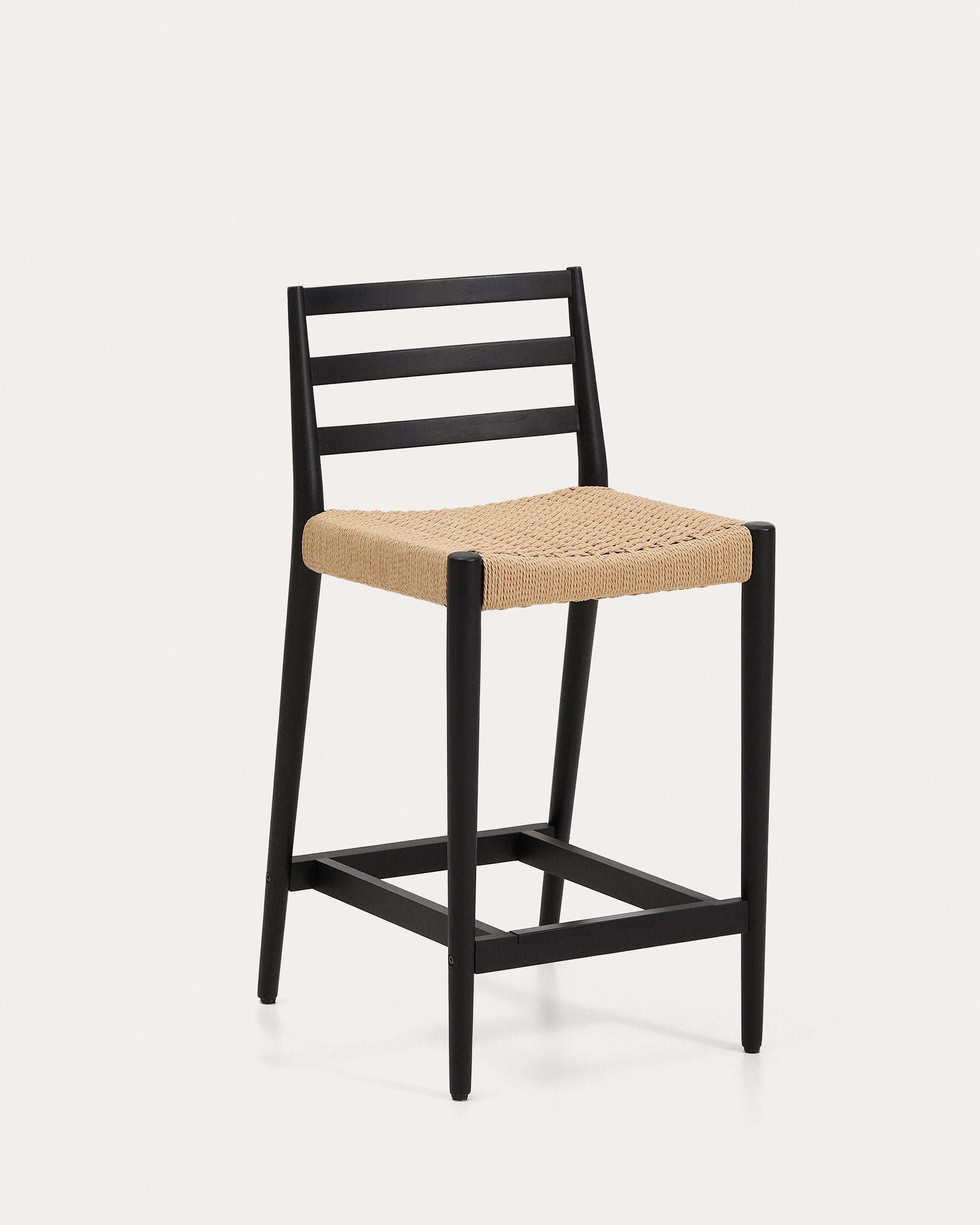 Analy Barhocker Rückenlehne massives Eichenholz mit schwarzem Finishund Seilsitzfläche 65  in Schwarz präsentiert im Onlineshop von KAQTU Design AG. Barhocker ist von Kave Home