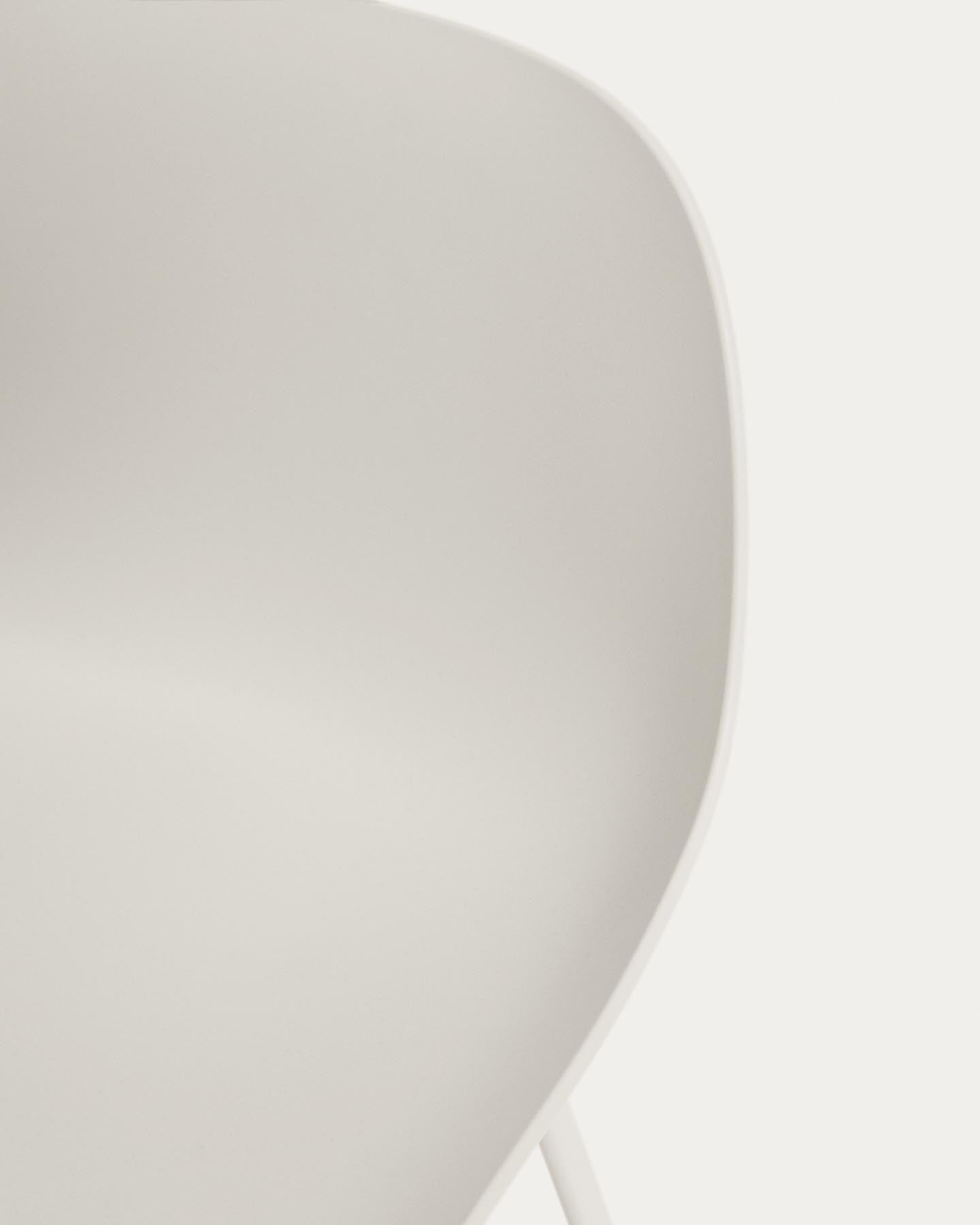 Beiger Hocker Altea mit Stahlbeinen mit beigem Finish, 65 cm in Beige präsentiert im Onlineshop von KAQTU Design AG. Barhocker ist von Kave Home
