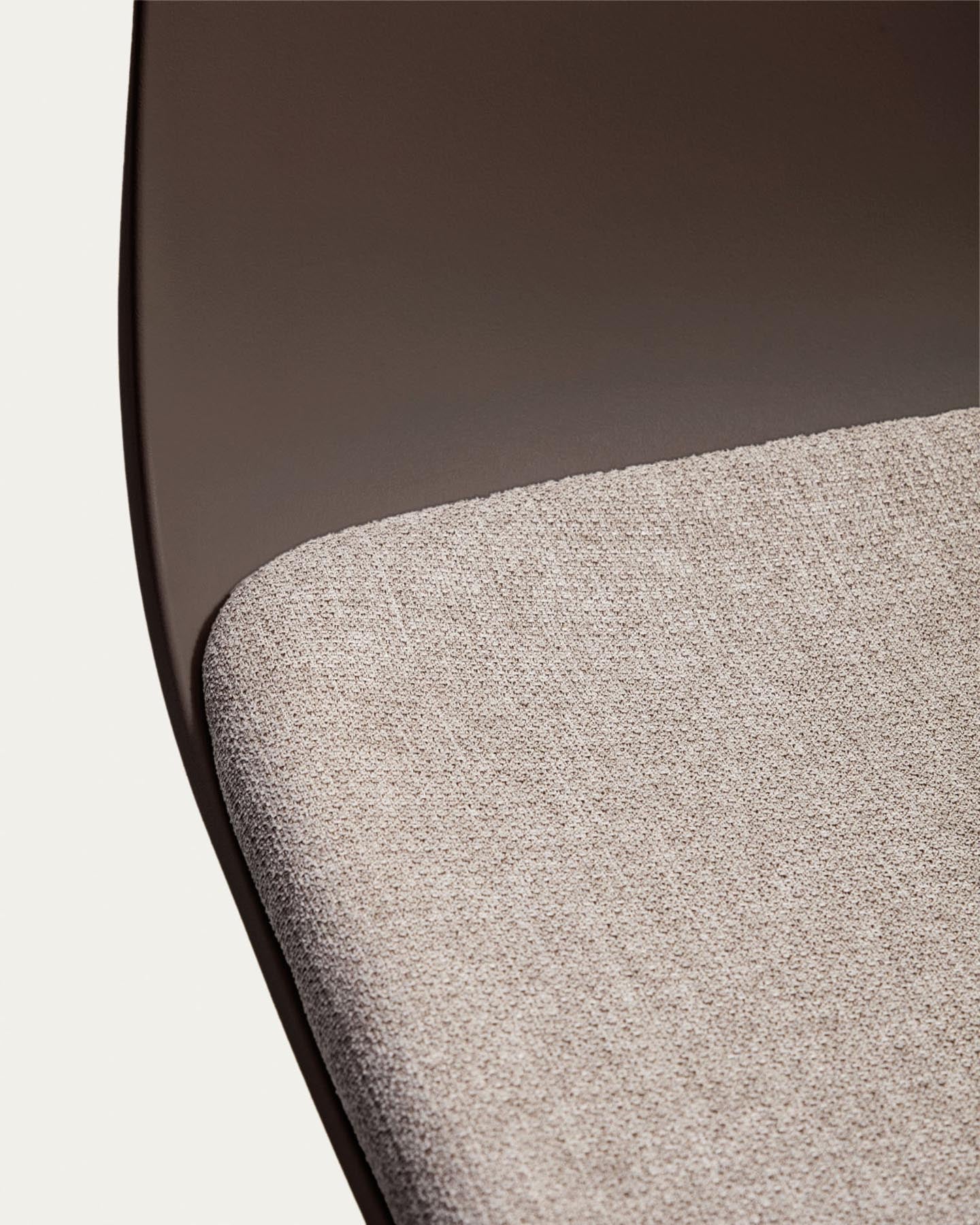 Schreibtischstuhl Debari mit Chenille-Kissen und Stahlbeinen mit braunem Finish  in Braun präsentiert im Onlineshop von KAQTU Design AG. Bürostuhl ist von Kave Home