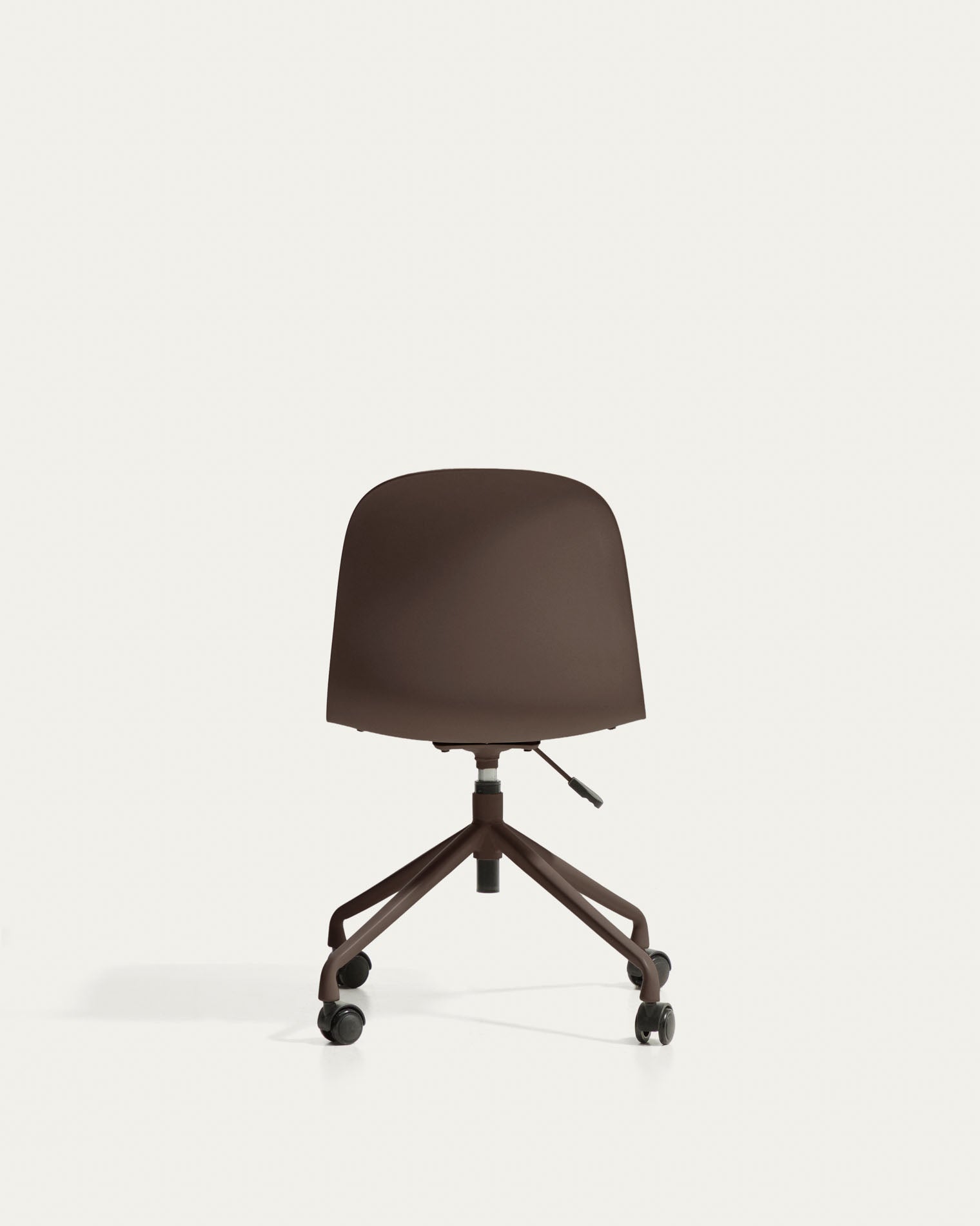 Schreibtischstuhl Debari mit Chenille-Kissen und Stahlbeinen mit braunem Finish  in Braun präsentiert im Onlineshop von KAQTU Design AG. Bürostuhl ist von Kave Home