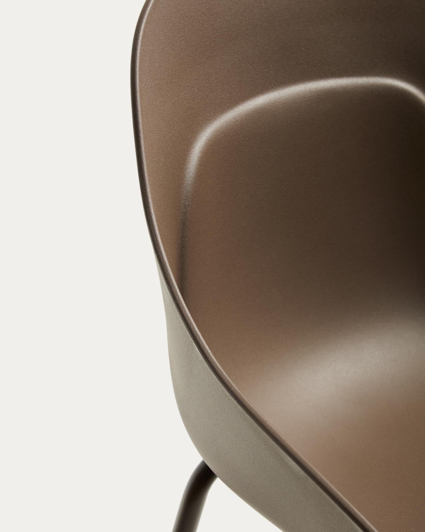Hocker Sanile mit Stahlbeinen mit braunem Finish, 74 cm in Braun präsentiert im Onlineshop von KAQTU Design AG. Barhocker ist von Kave Home