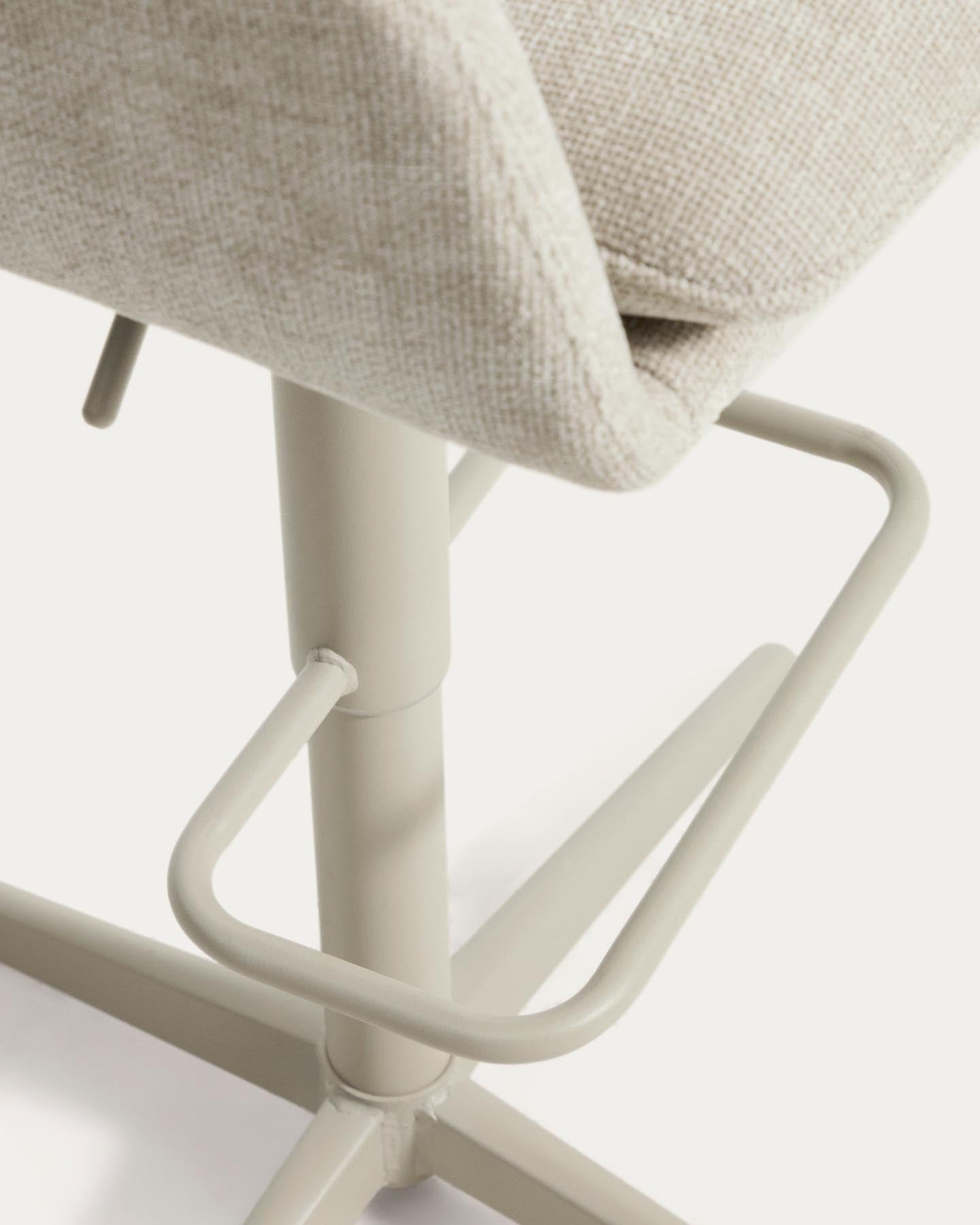 Drehhocker Lexa mit beiger Chenille und Stahlbeinen mit beigem Finish in Beige präsentiert im Onlineshop von KAQTU Design AG. Barhocker ist von Kave Home