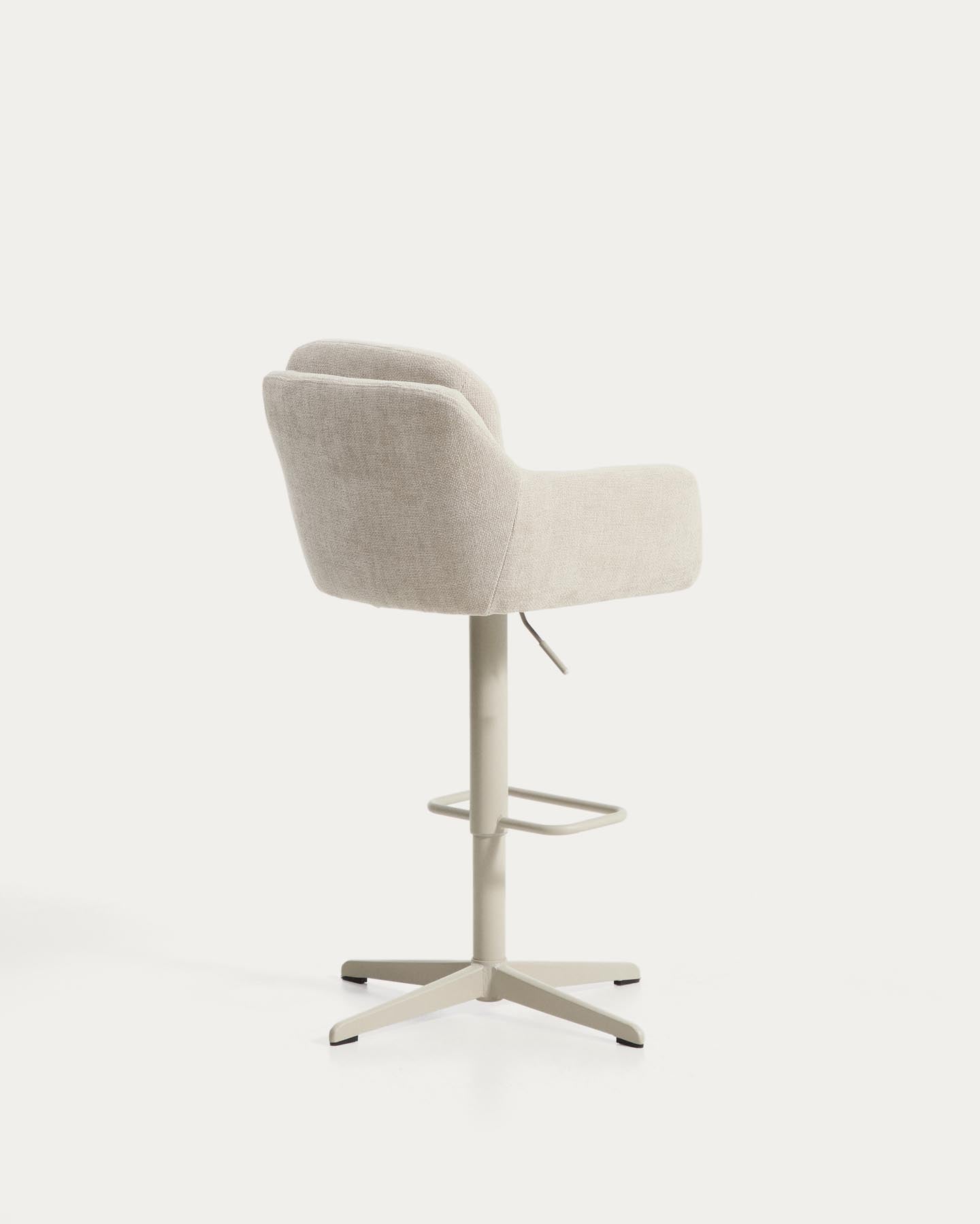 Drehhocker Lexa mit beiger Chenille und Stahlbeinen mit beigem Finish in Beige präsentiert im Onlineshop von KAQTU Design AG. Barhocker ist von Kave Home