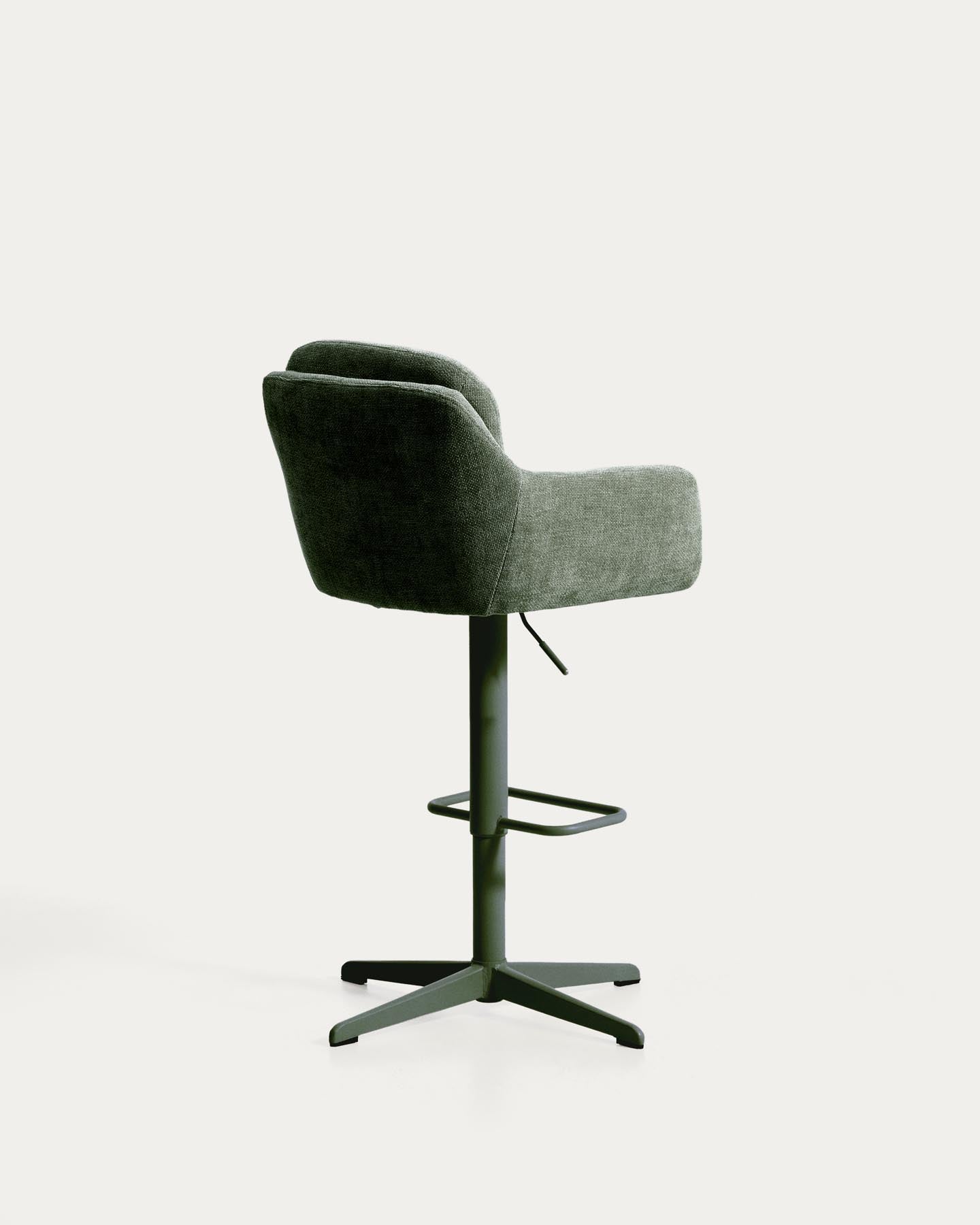 Drehhocker Lexa mit grüner Chenille und Stahlbeinen mit grünem Finish in Grün präsentiert im Onlineshop von KAQTU Design AG. Barhocker ist von Kave Home