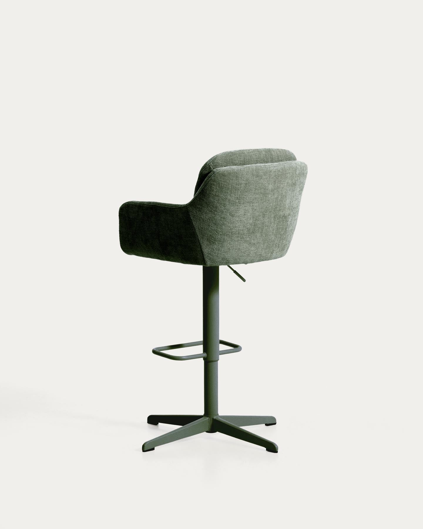 Drehhocker Lexa mit grüner Chenille und Stahlbeinen mit grünem Finish in Grün präsentiert im Onlineshop von KAQTU Design AG. Barhocker ist von Kave Home