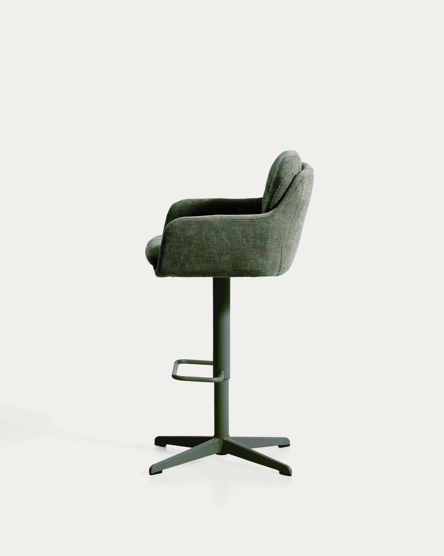 Drehhocker Lexa mit grüner Chenille und Stahlbeinen mit grünem Finish in Grün präsentiert im Onlineshop von KAQTU Design AG. Barhocker ist von Kave Home