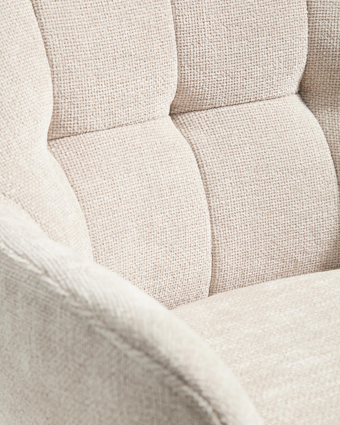 Drehhocker Dorina mit beiger Chenille und Stahlbeinen mit beigem Finish in Beige präsentiert im Onlineshop von KAQTU Design AG. Barhocker ist von Kave Home