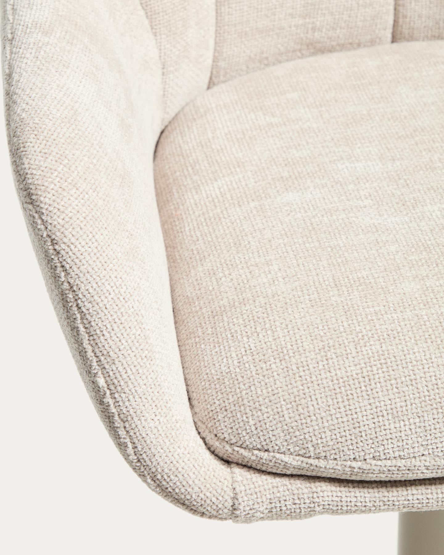 Drehhocker Dorina mit beiger Chenille und Stahlbeinen mit beigem Finish in Beige präsentiert im Onlineshop von KAQTU Design AG. Barhocker ist von Kave Home