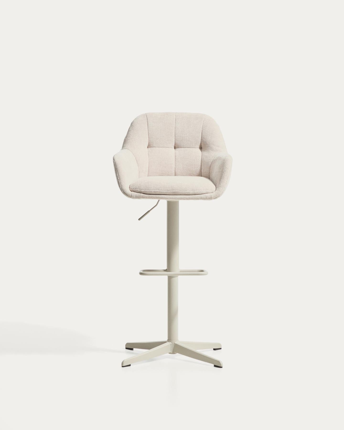 Drehhocker Dorina mit beiger Chenille und Stahlbeinen mit beigem Finish in Beige präsentiert im Onlineshop von KAQTU Design AG. Barhocker ist von Kave Home