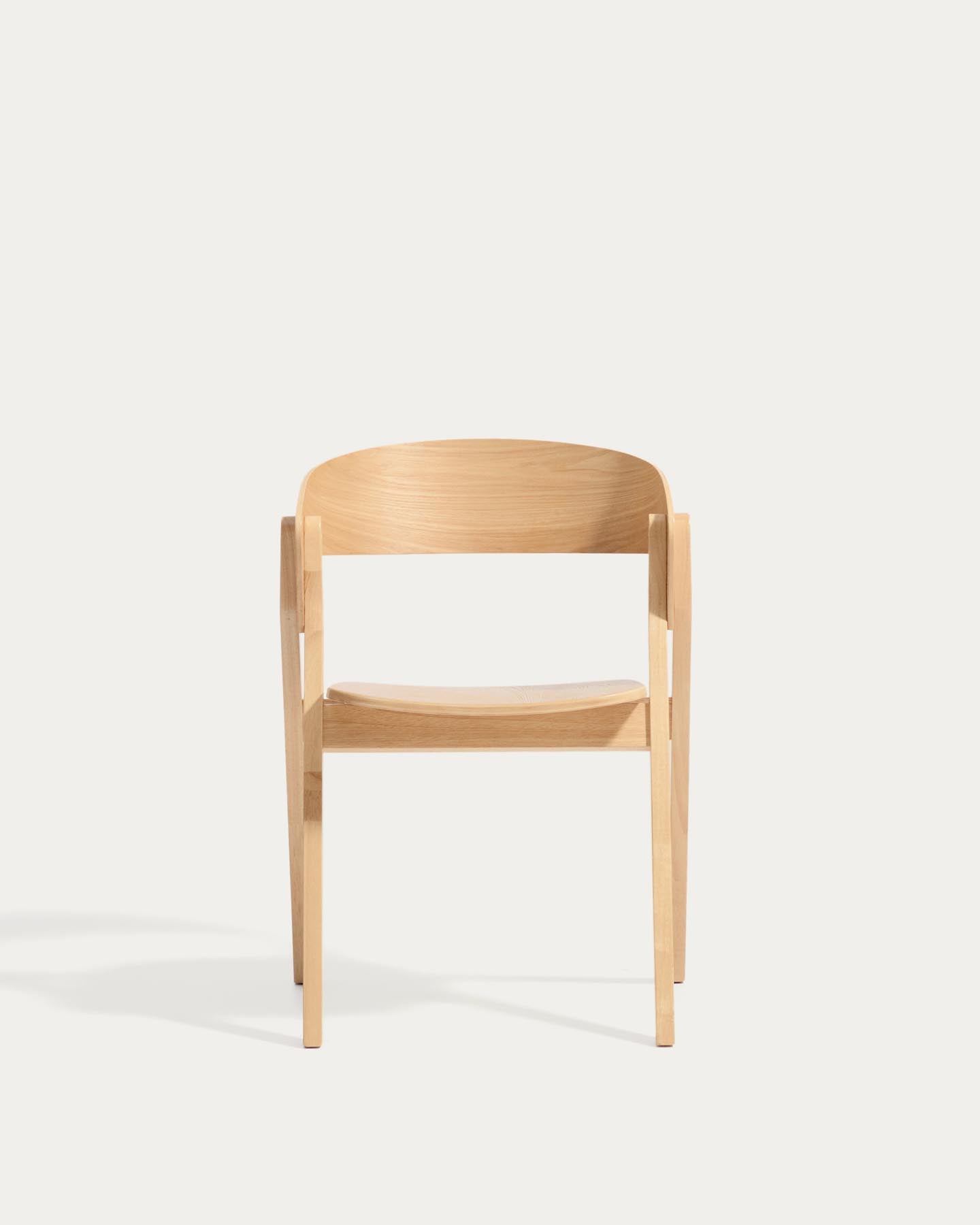 Stuhl Godia aus Eichenfurnier mit naturfarbenem Finish in Beige präsentiert im Onlineshop von KAQTU Design AG. Stuhl mit Armlehne ist von Kave Home