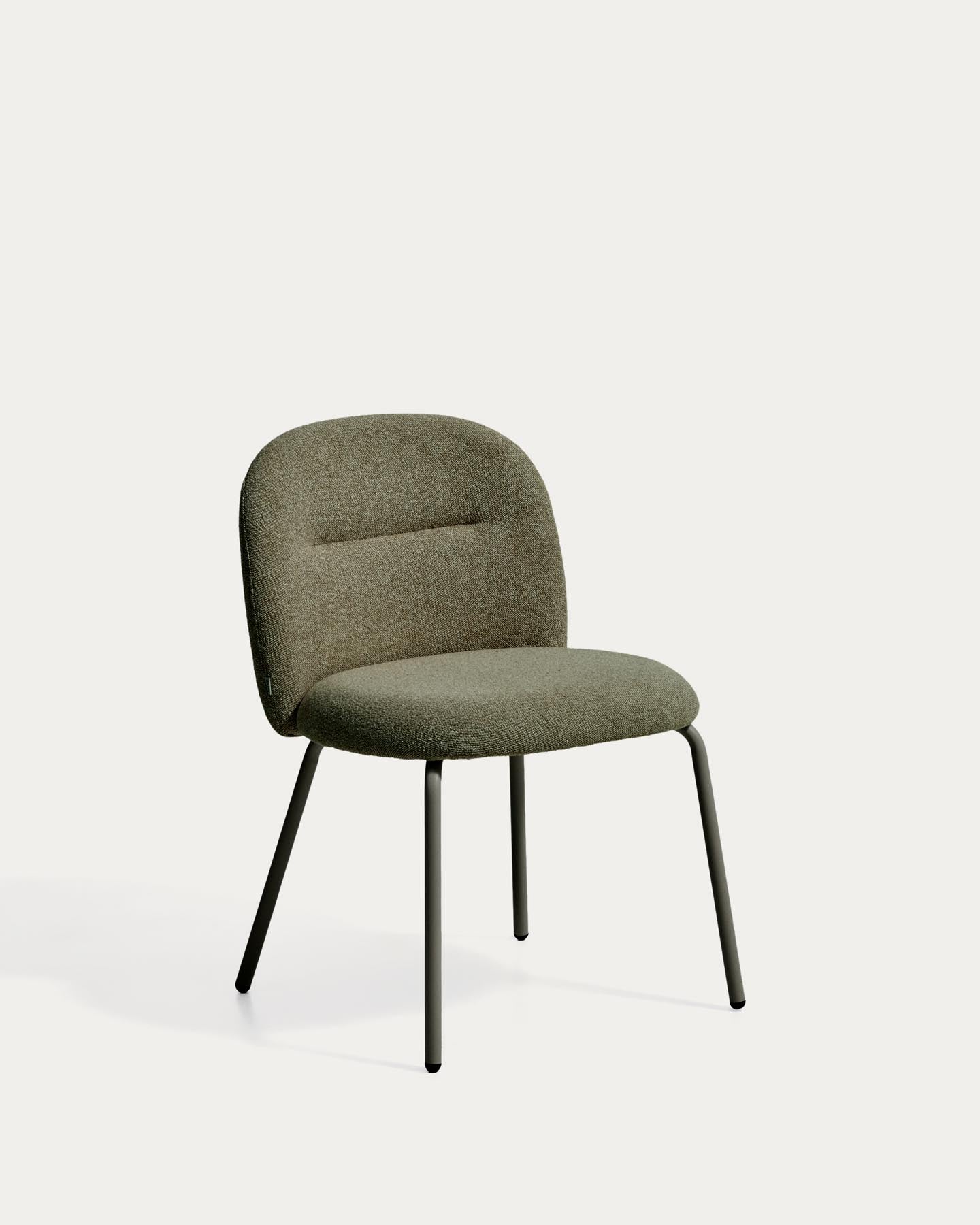 Stuhl Arino mit grüner Chenille und grünen Metallbeinen FSC 100% in Grün präsentiert im Onlineshop von KAQTU Design AG. Stuhl ist von Kave Home