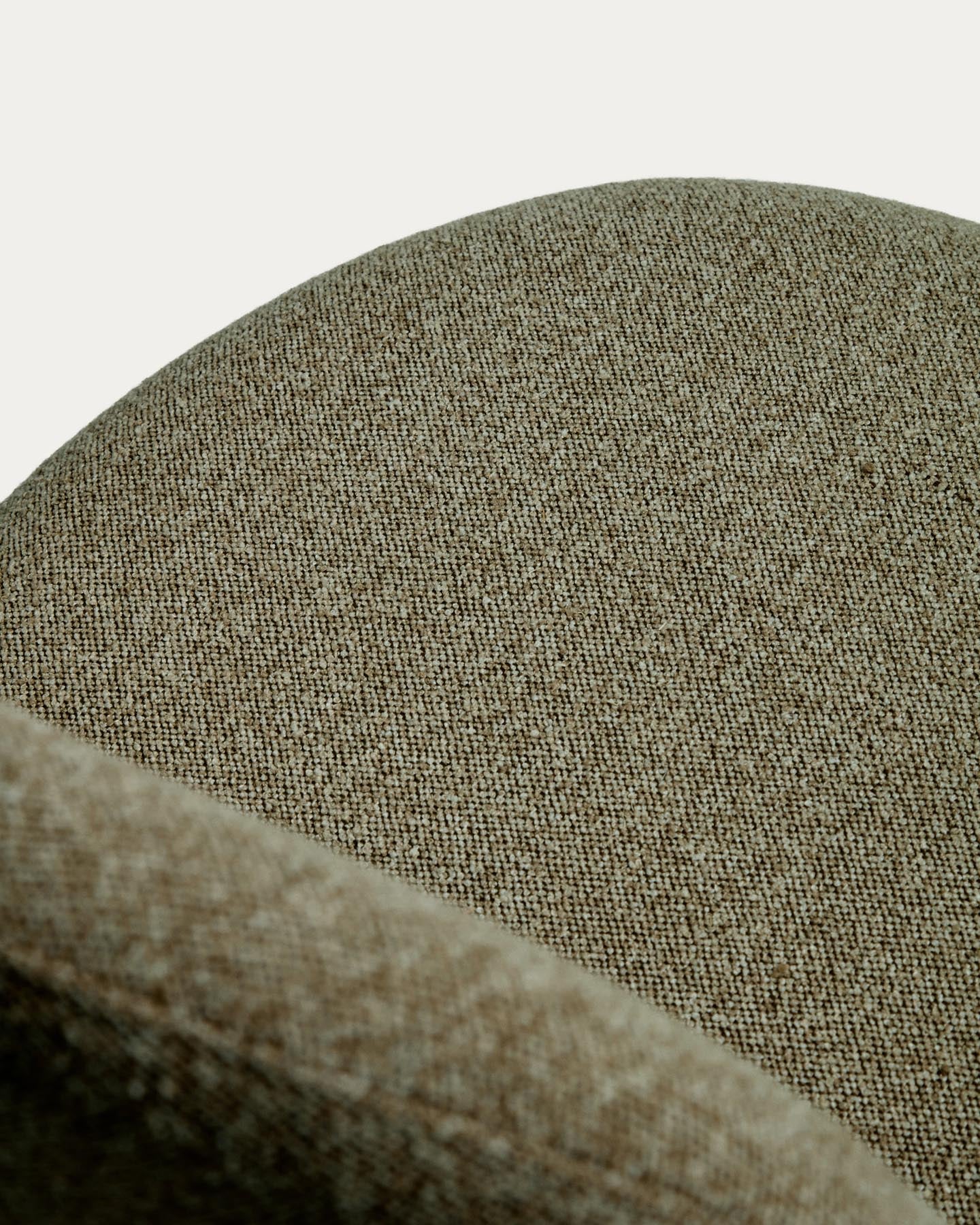 Stuhl Arino mit grüner Chenille und grünen Metallbeinen FSC 100% in Grün präsentiert im Onlineshop von KAQTU Design AG. Stuhl ist von Kave Home