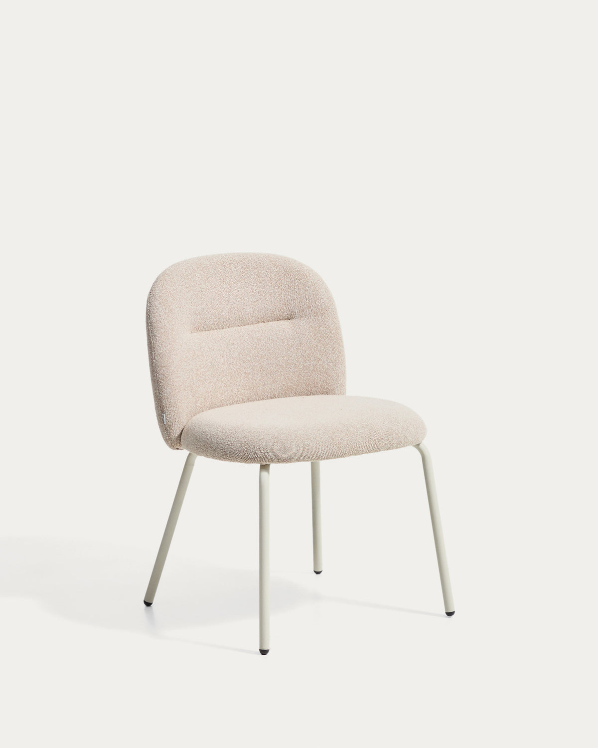 Stuhl Arino mit beiger Chenille und beigen Metallbeinen FSC 100% in Beige präsentiert im Onlineshop von KAQTU Design AG. Stuhl ist von Kave Home
