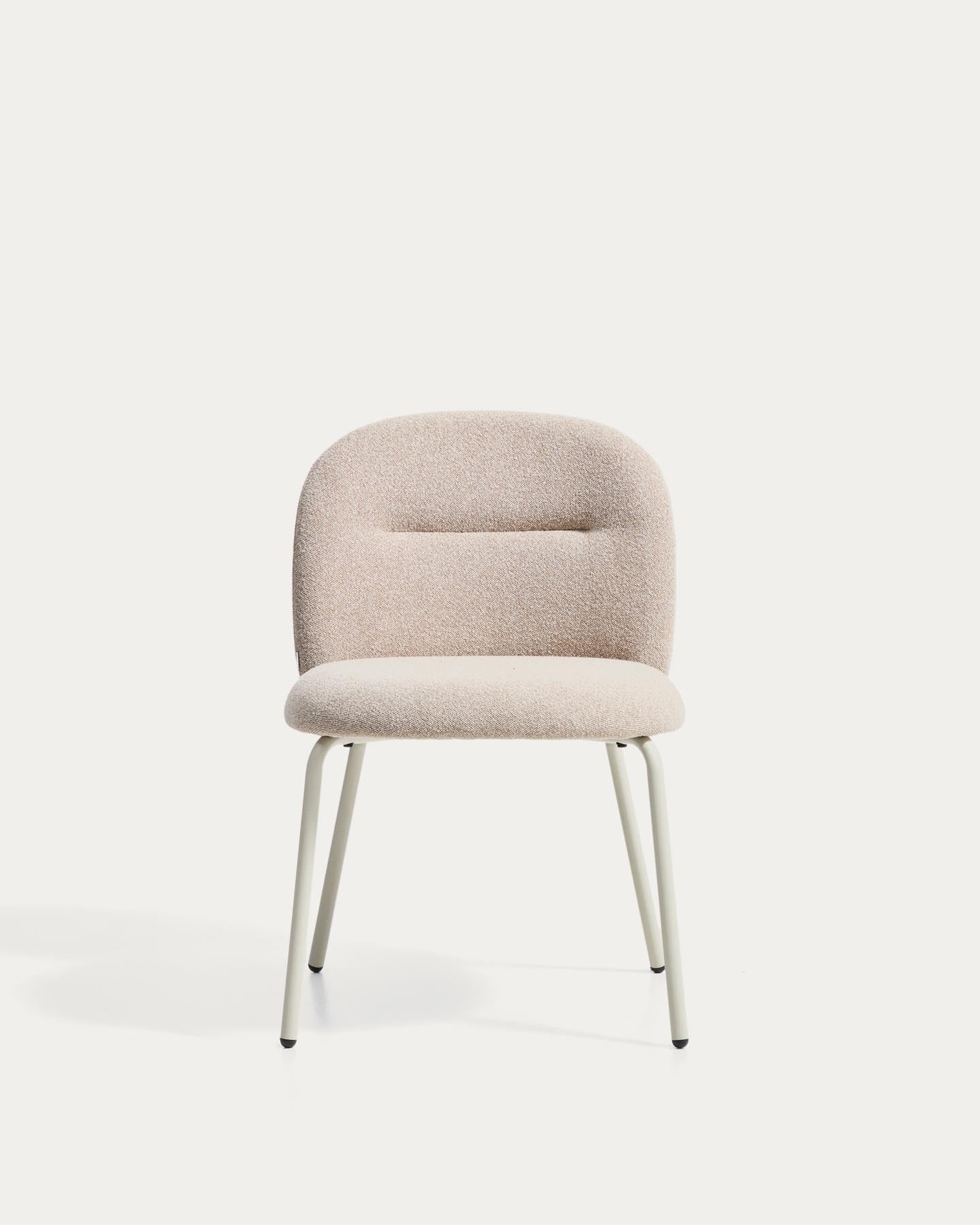 Stuhl Arino mit beiger Chenille und beigen Metallbeinen FSC 100%  in Beige präsentiert im Onlineshop von KAQTU Design AG. Stuhl ist von Kave Home