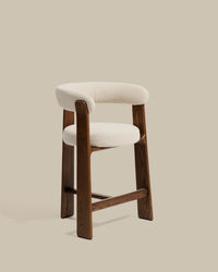 Sgabello treppiede in granito con ciniglia beige e legno massello di frassino con finitura noce, FSC 100%, 65 cm