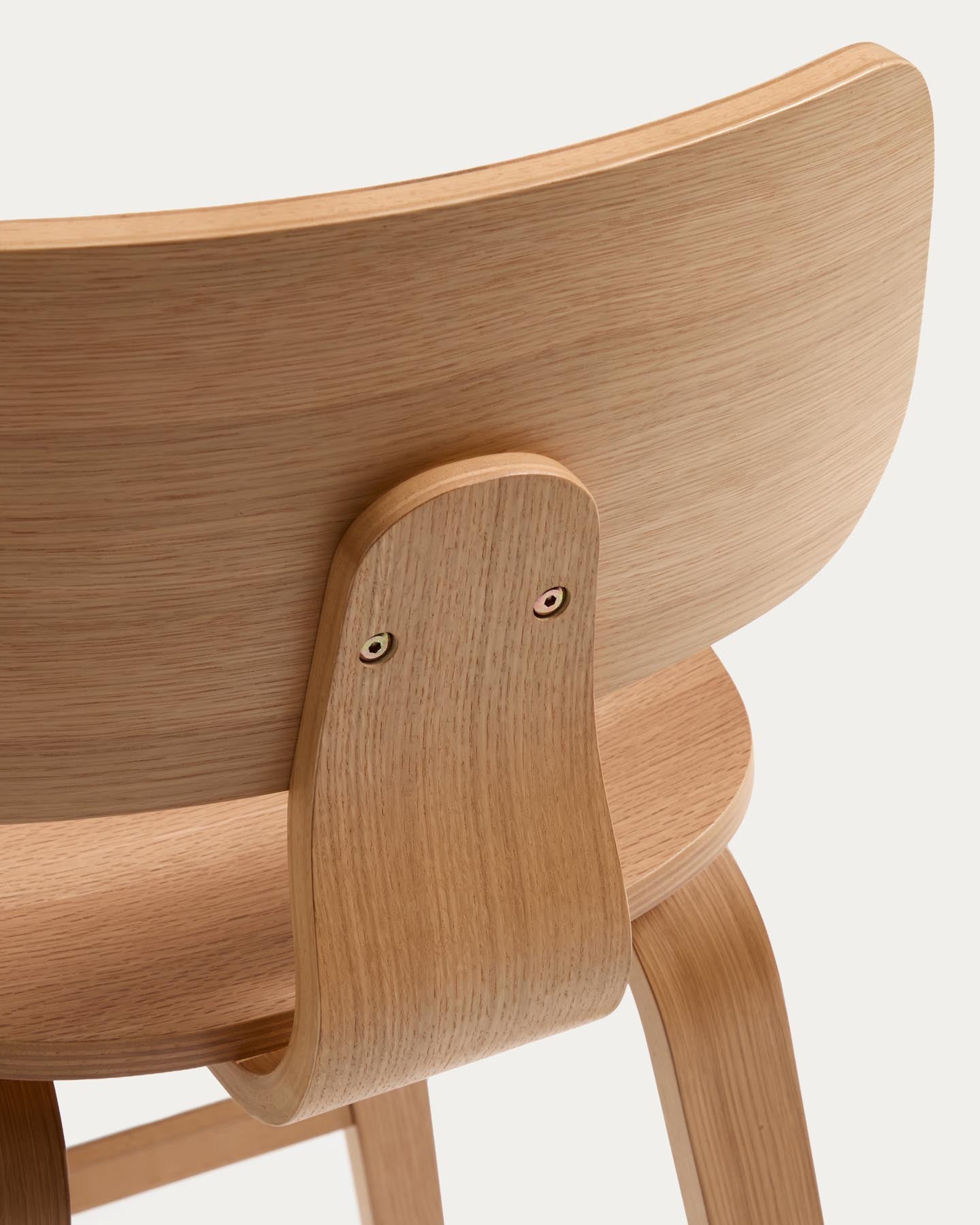 Gena-Hocker aus Eichenfurnier 65cm in Beige präsentiert im Onlineshop von KAQTU Design AG. Barhocker ist von Kave Home
