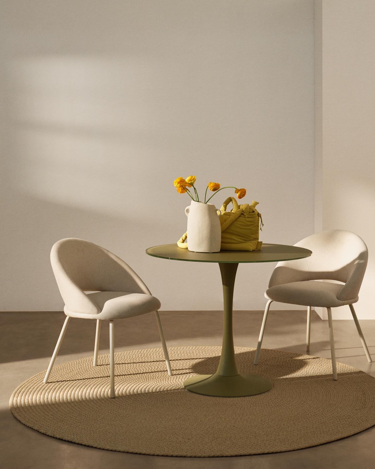 Stuhl Bonali mit grauer Chenille und Beinen aus grauem Metall, FSC Mix Credit in Grau präsentiert im Onlineshop von KAQTU Design AG. Stuhl ist von Kave Home
