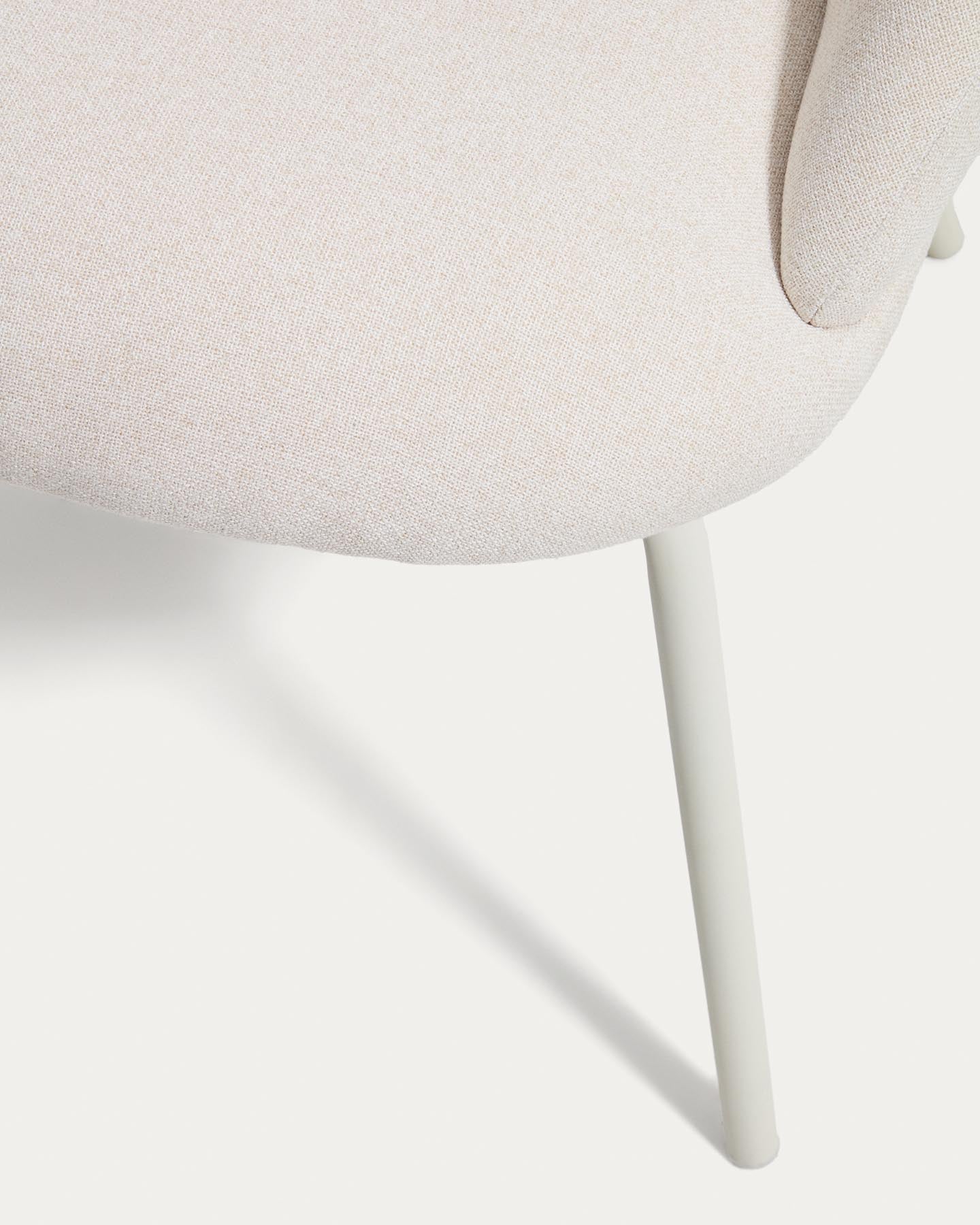 Stuhl Bonali mit beiger Chenille und beigen Metallbeinen, FSC Mix Credit in Beige präsentiert im Onlineshop von KAQTU Design AG. Stuhl ist von Kave Home