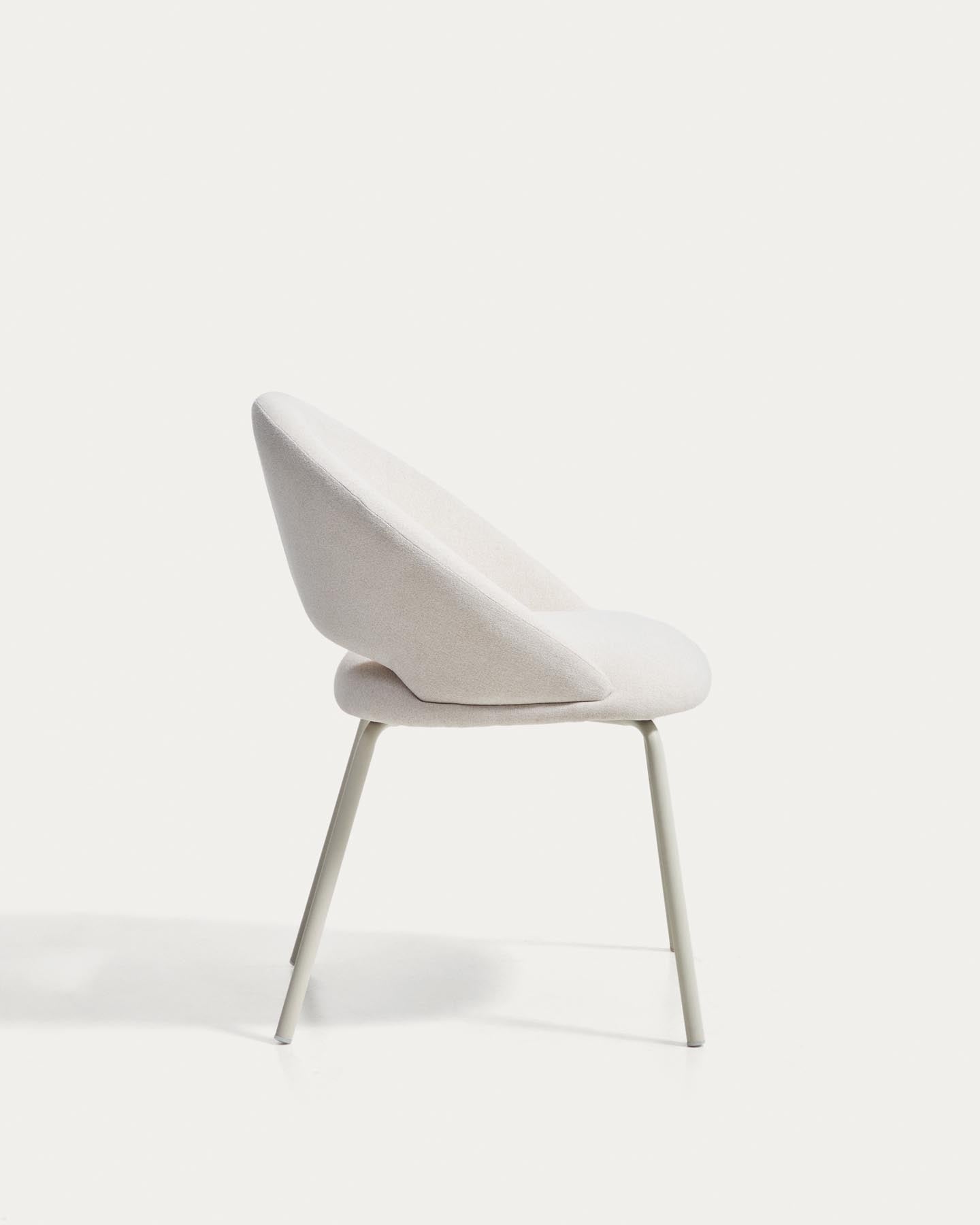 Stuhl Bonali mit beiger Chenille und beigen Metallbeinen, FSC Mix Credit in Beige präsentiert im Onlineshop von KAQTU Design AG. Stuhl ist von Kave Home