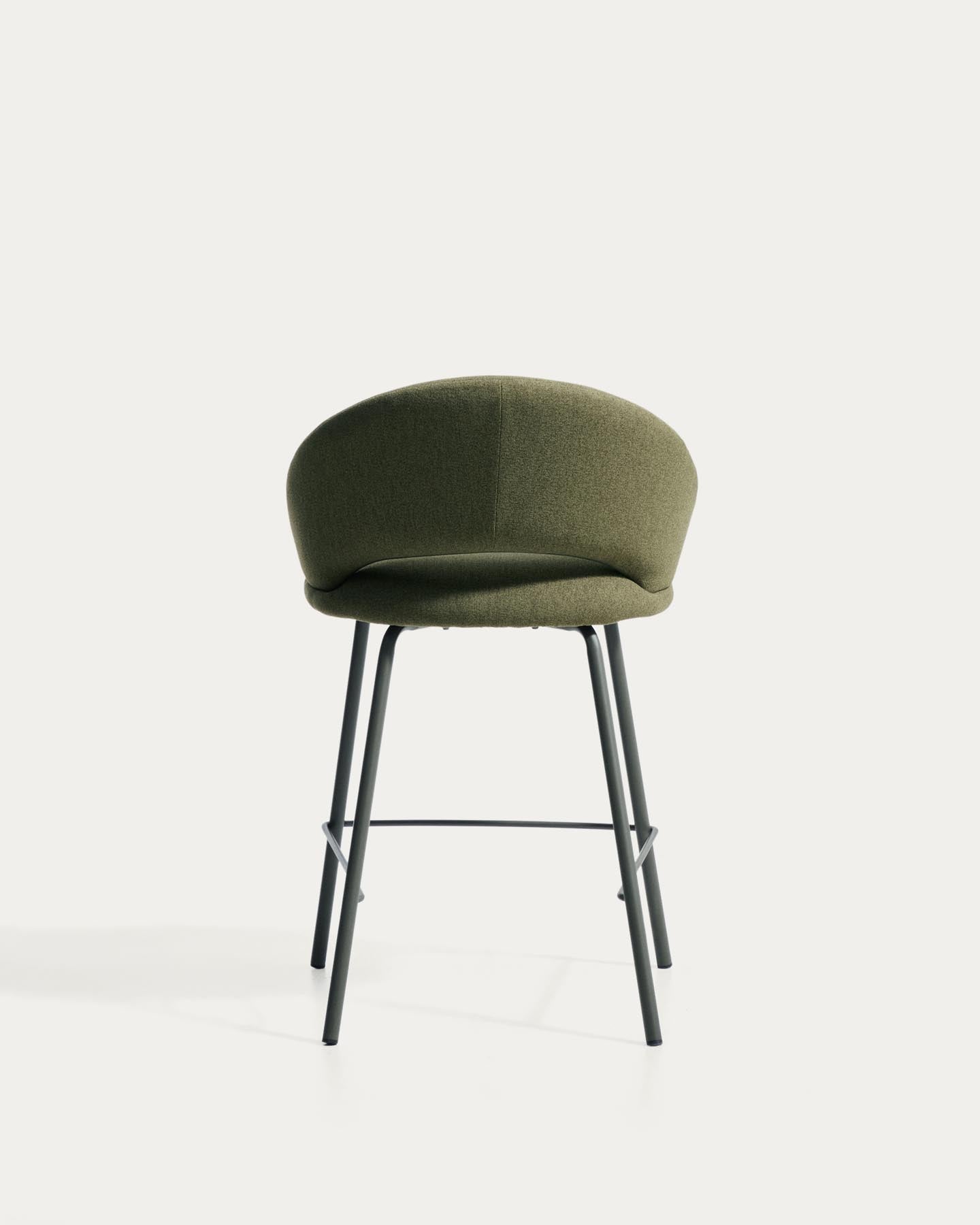 Hocker Bonali mit grüner Chenille und grünen Metallbeinen, FSC Mix Credit, 65 cm in Grün präsentiert im Onlineshop von KAQTU Design AG. Barhocker ist von Kave Home