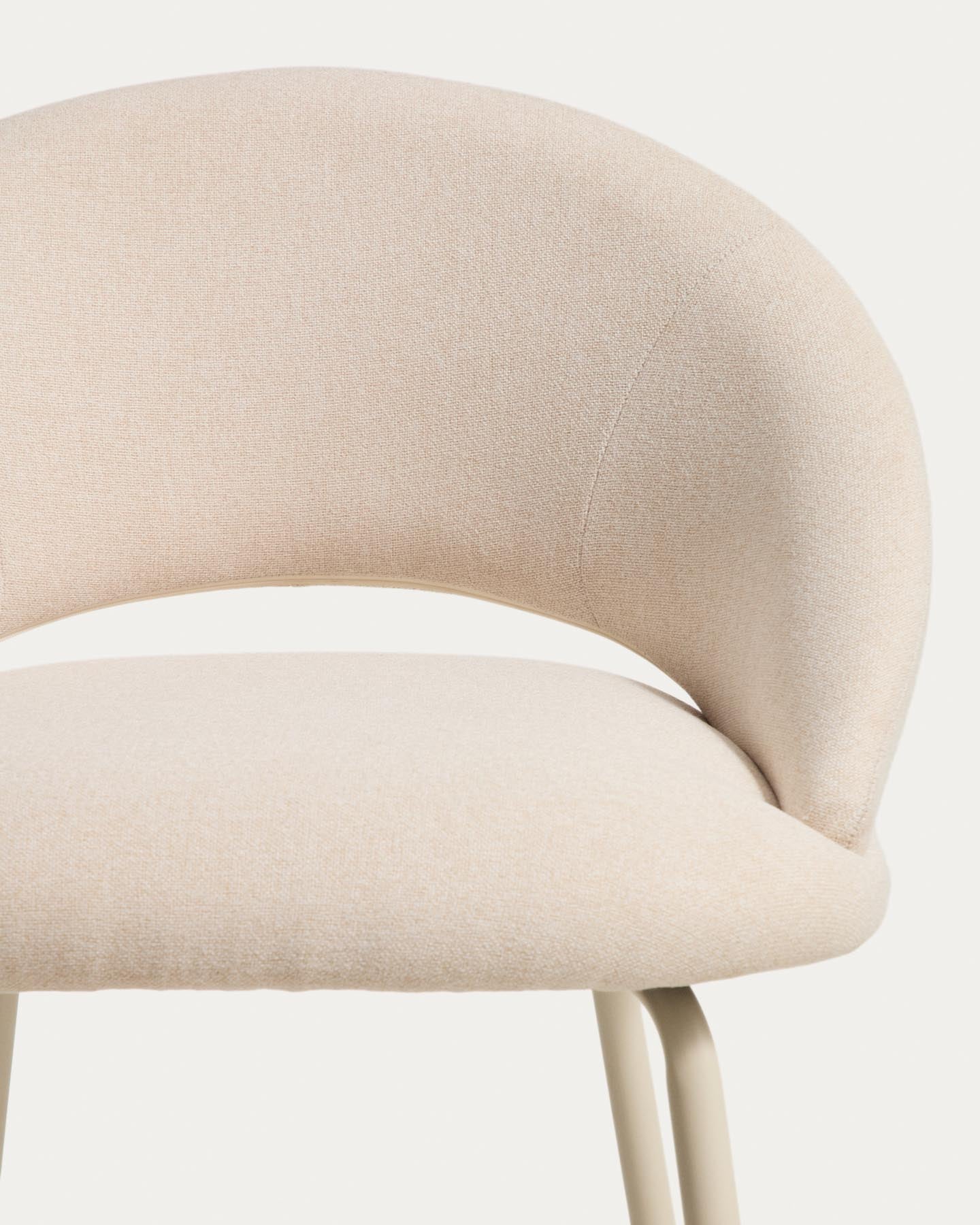 Hocker Bonali mit beiger Chenille und beigen Metallbeinen, FSC Mix Credit, 65 cm in Beige präsentiert im Onlineshop von KAQTU Design AG. Barhocker ist von Kave Home