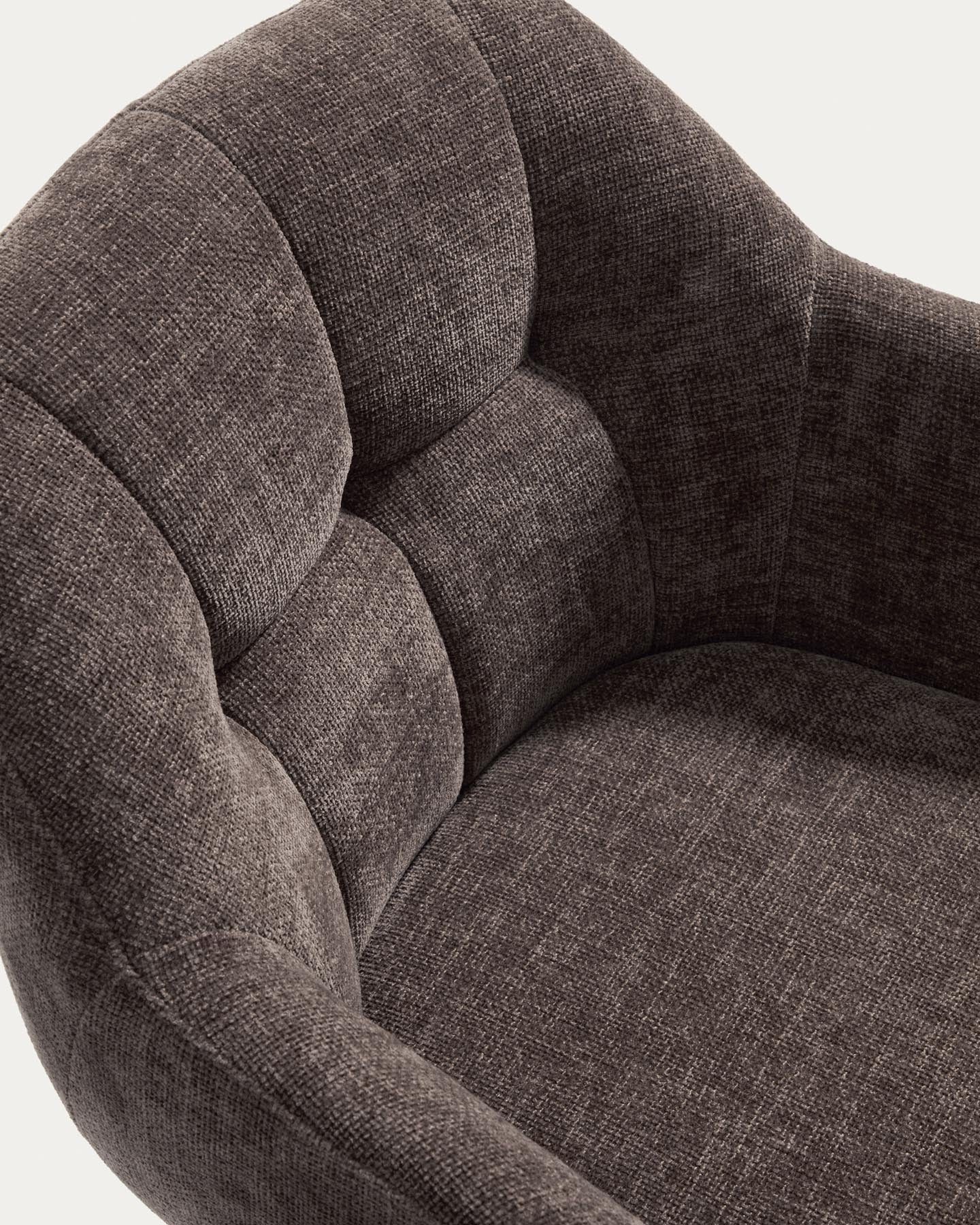 Drehstuhl Dorina aus brauner Chenille und Stahlbeinen mit braunem Finish in Braun präsentiert im Onlineshop von KAQTU Design AG. Drehstuhl ist von Kave Home