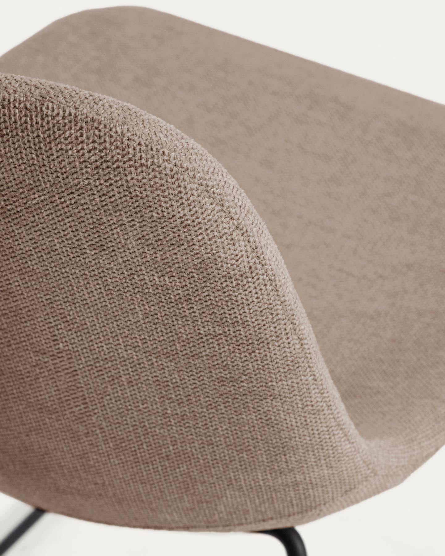 Stuhl Zahara mit brauner Chenille und Stahlbeinen mit schwarzem Finish, FSC 100 % in Braun präsentiert im Onlineshop von KAQTU Design AG. Stuhl ist von Kave Home