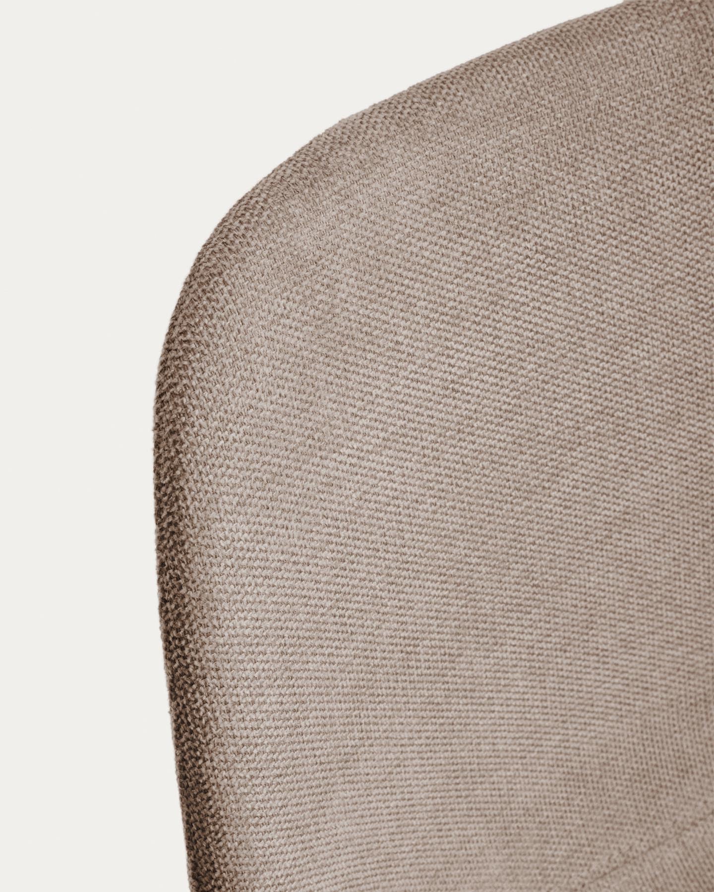 Stuhl Zahara mit brauner Chenille und Stahlbeinen mit schwarzem Finish, FSC 100 % in Braun präsentiert im Onlineshop von KAQTU Design AG. Stuhl ist von Kave Home