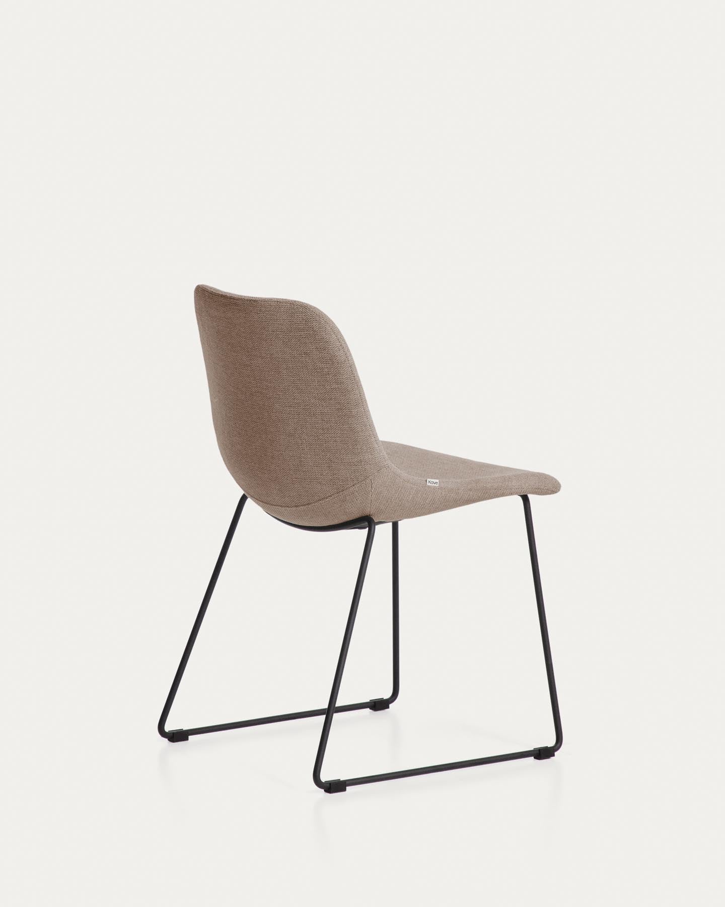 Stuhl Zahara mit brauner Chenille und Stahlbeinen mit schwarzem Finish, FSC 100 % in Braun präsentiert im Onlineshop von KAQTU Design AG. Stuhl ist von Kave Home